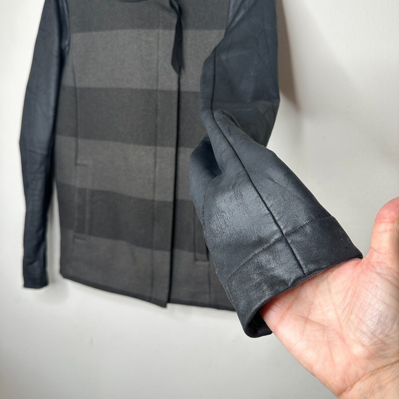 Lululemon Lululemon Sweet Life Black & Gray Stripe Biker Jacket 4 Size S / US 4 / IT 40 - 2 Thumbnail