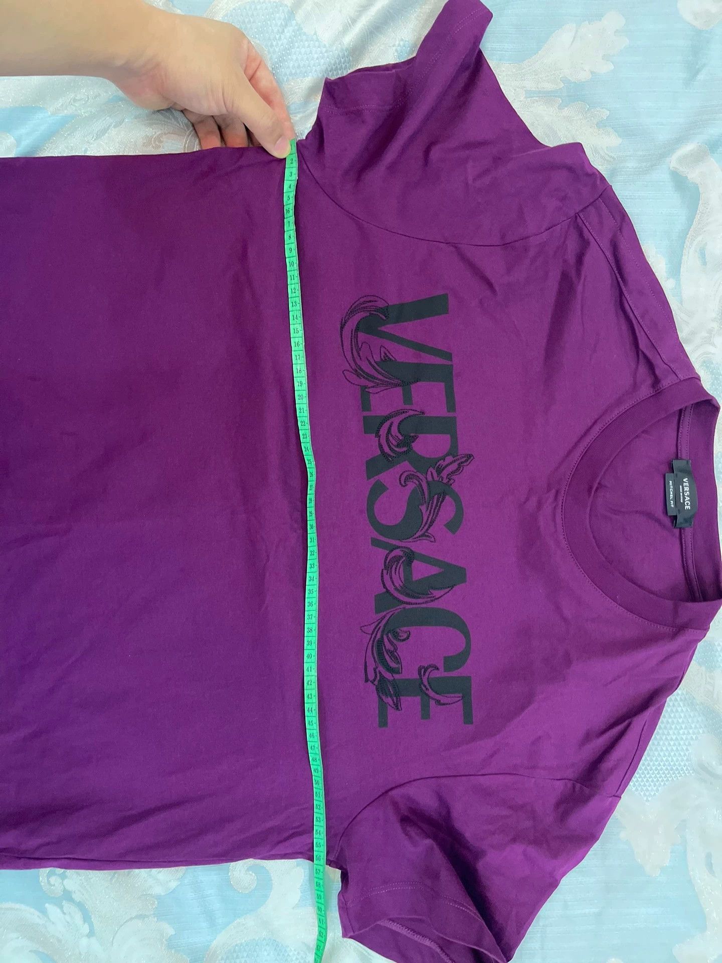 Versace Versace Graffiti Embroidered Logo Panel T-Shirt M Size US M / EU 48-50 / 2 - 7 Thumbnail