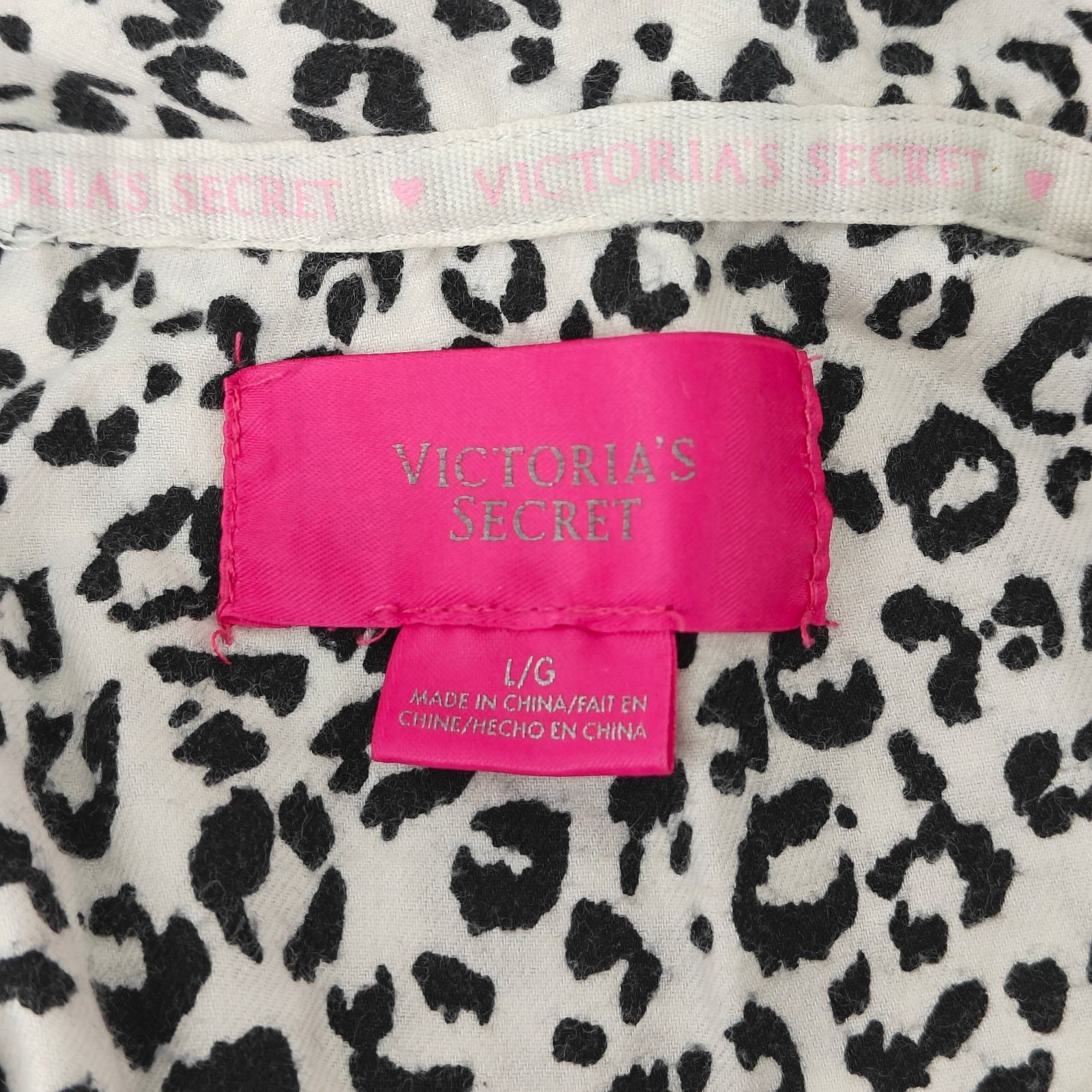 Victoria's Secret Victoria’s Secret Leopard Print Flannel Button Front Pajamas Size ONE SIZE - 2 Thumbnail