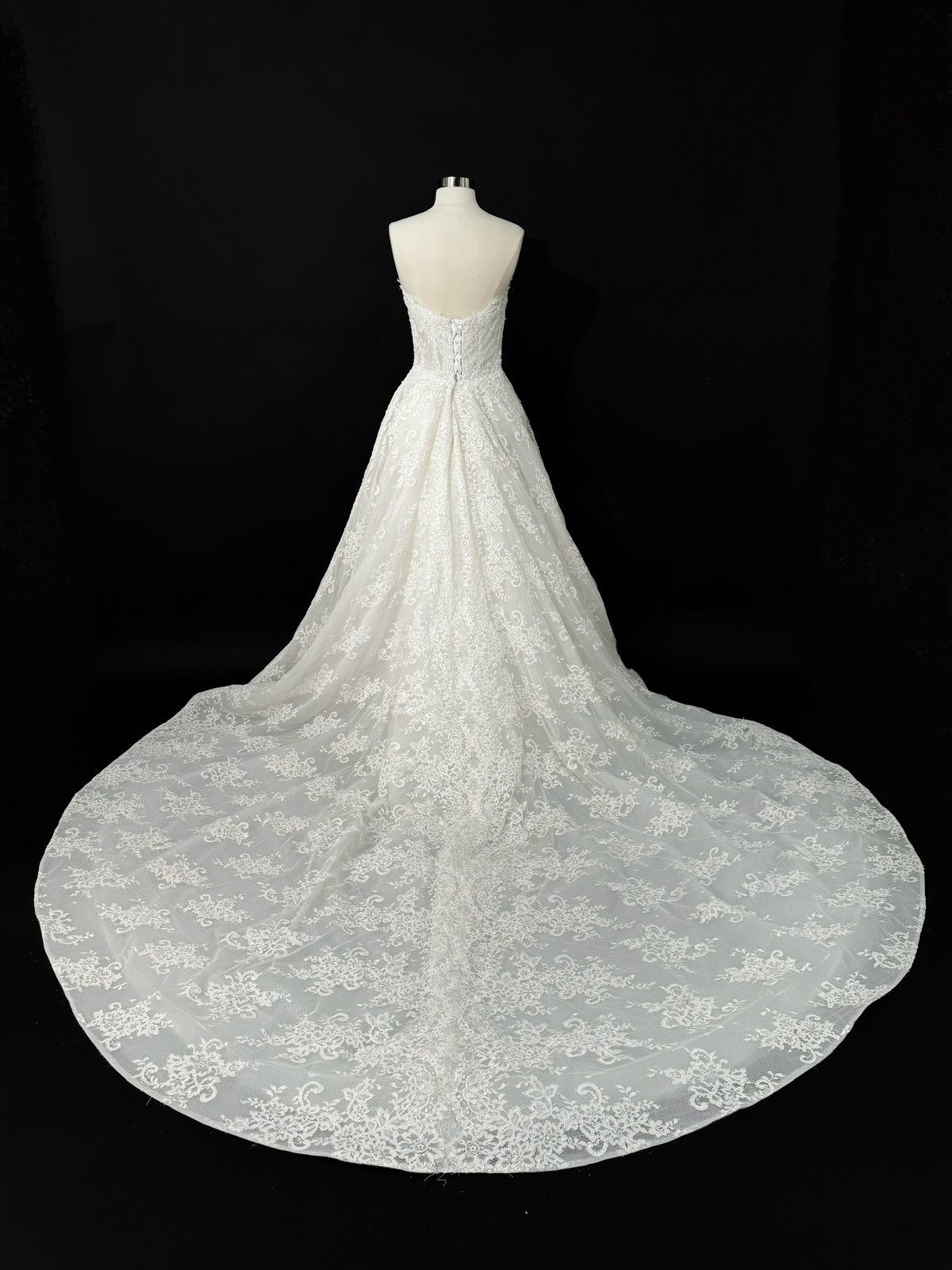 Other Preloved US 8-10 Anna Augusta French corded lace Bridal Gown Size L / US 10 / IT 46 - 7 Thumbnail