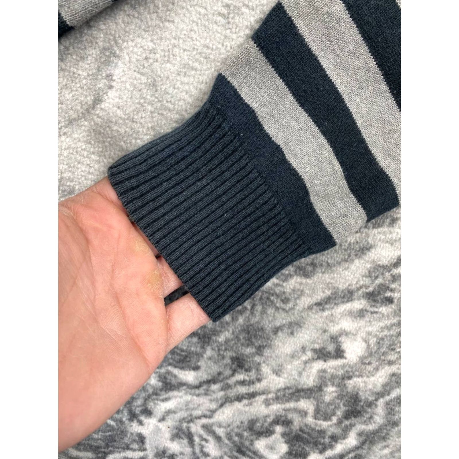 Dolce & Gabbana VINTAGE Dolce&Gabbana Sweater DG Logo V-Neck Men Size M Wool Knit Blue Gray Pullover Fall Winter Casual Mens Size US M / EU 48-50 / 2 - 6 Thumbnail