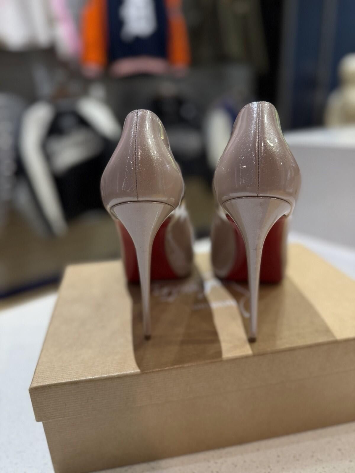 Christian Louboutin Christian Louboutin Alta Paten Scallop Peep Toe Pump 39.5EU Size US 9.5 / IT 39.5 - 8 Thumbnail