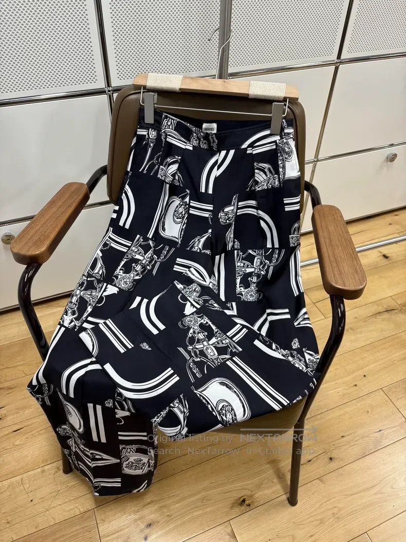 Hermes Hermes Black and White Iron Lock Horse Saddle Print Wide L Size 42" / US 20 - 2 Thumbnail