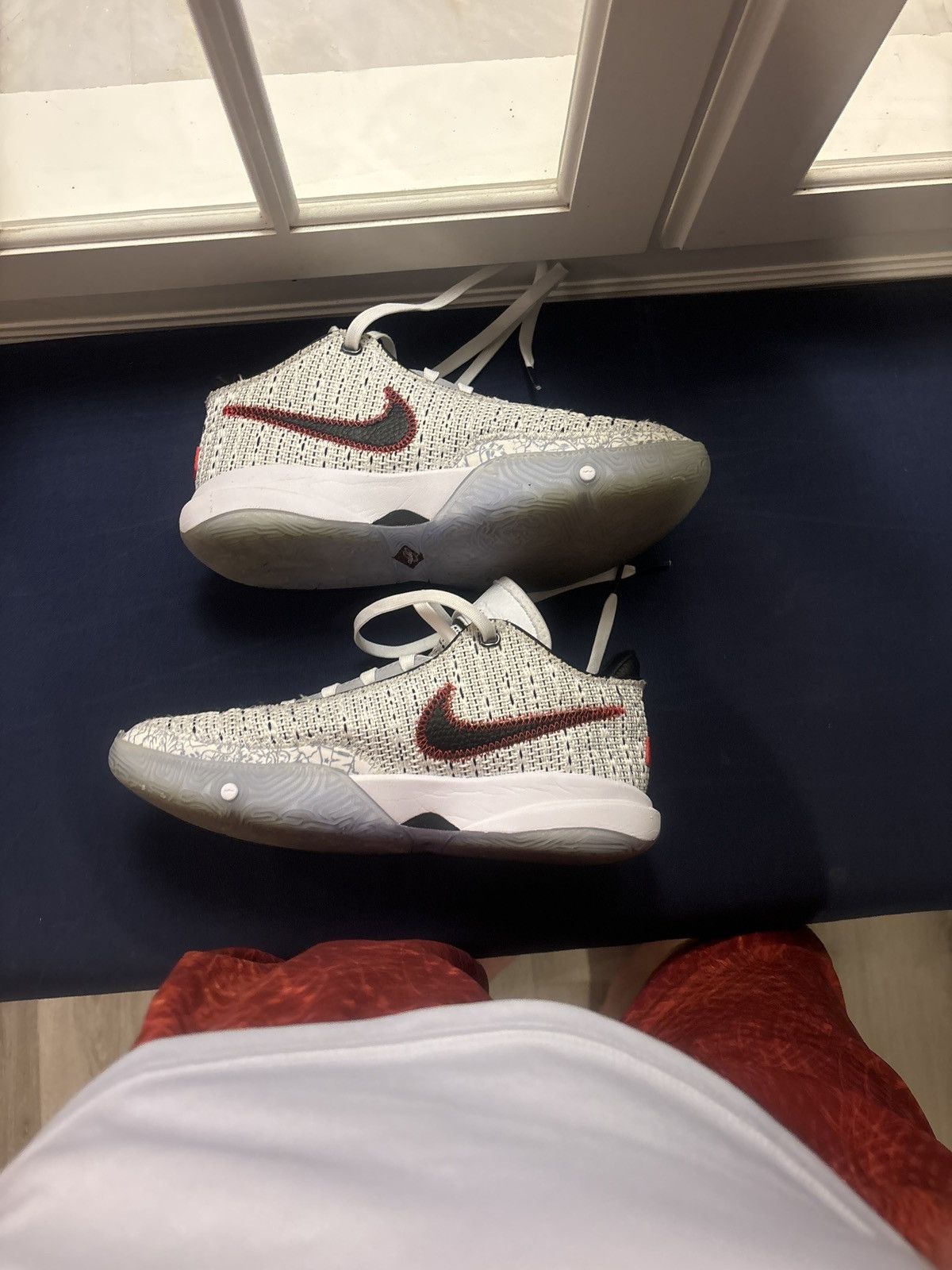 Nike Lebron 20 The Debut GS 6.5Y Used No Box Size US 6.5 / EU 39-40 - 2 Thumbnail