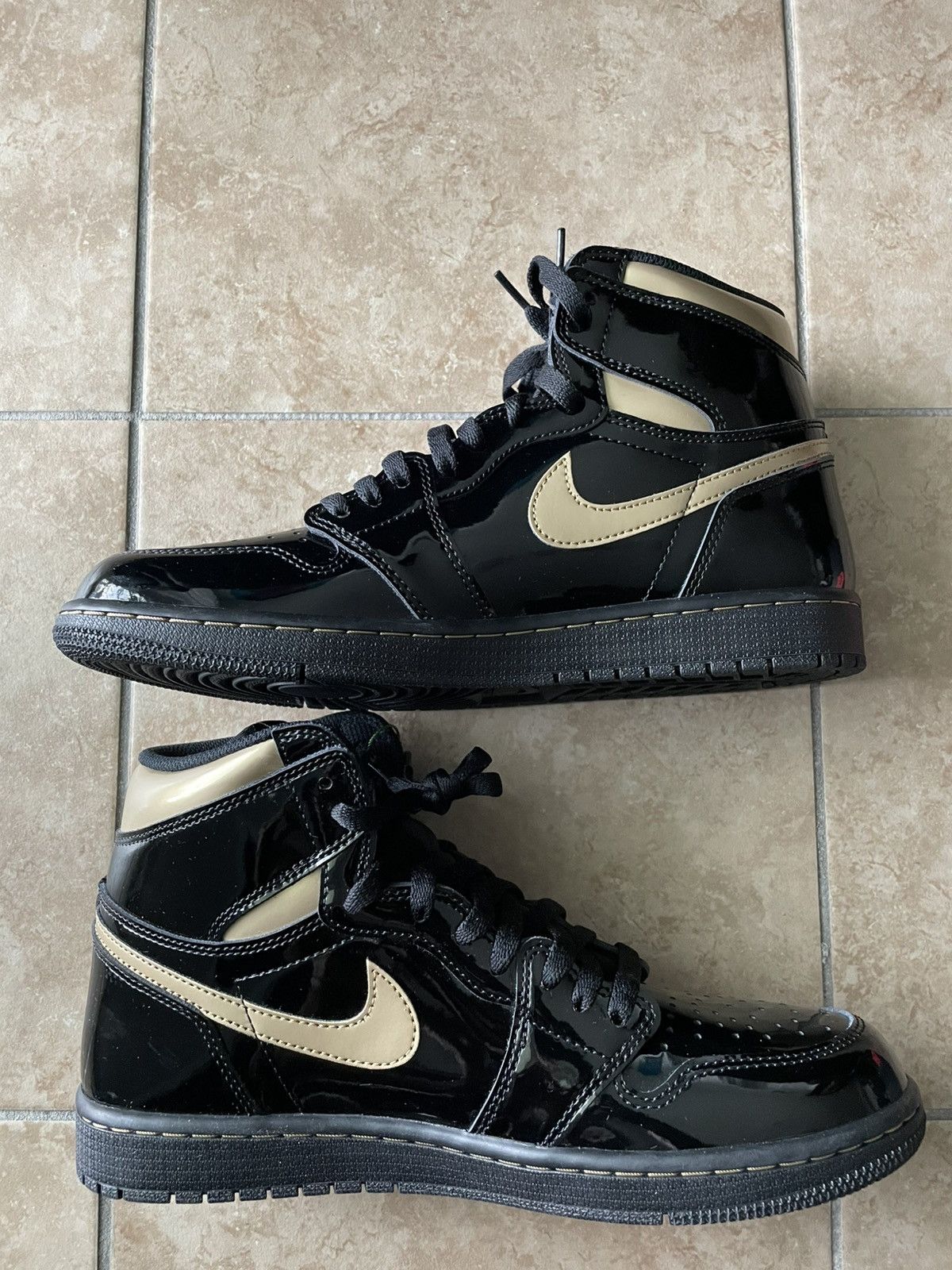Jordan Brand AIR JORDAN 1 RETRO HIGH OG/ Size US 10.5 / EU 43-44 - 2 Thumbnail