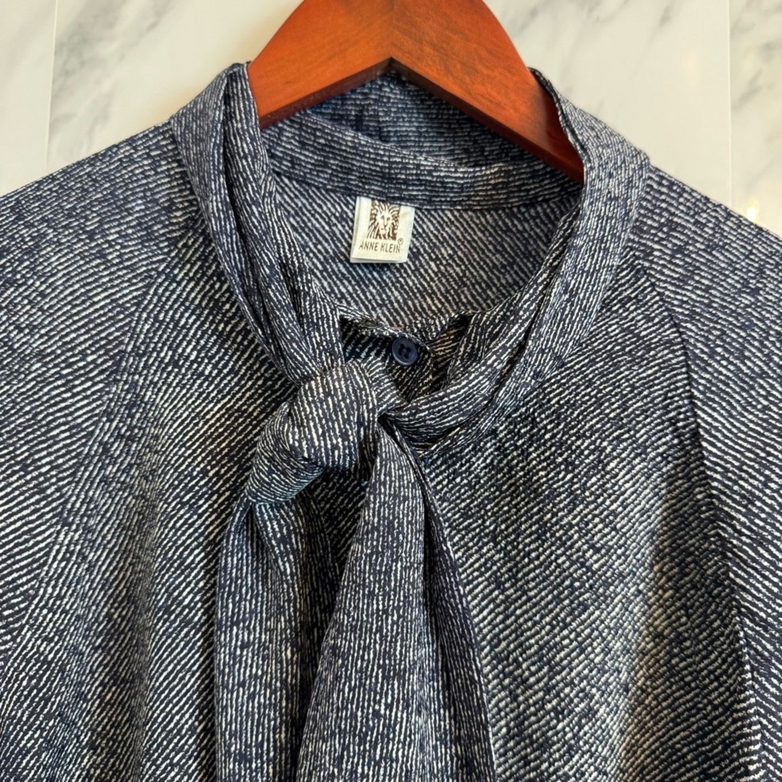 Anne Klein Silk Blue & White Bow Front Blouse Women’s Size S/M Size S / US 4 / IT 40 - 8 Thumbnail