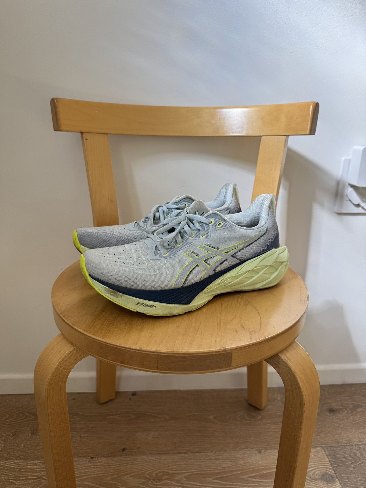 Asics Asics Novablast Sneakers Size US 9.5 / EU 42-43 - 1 Thumbnail