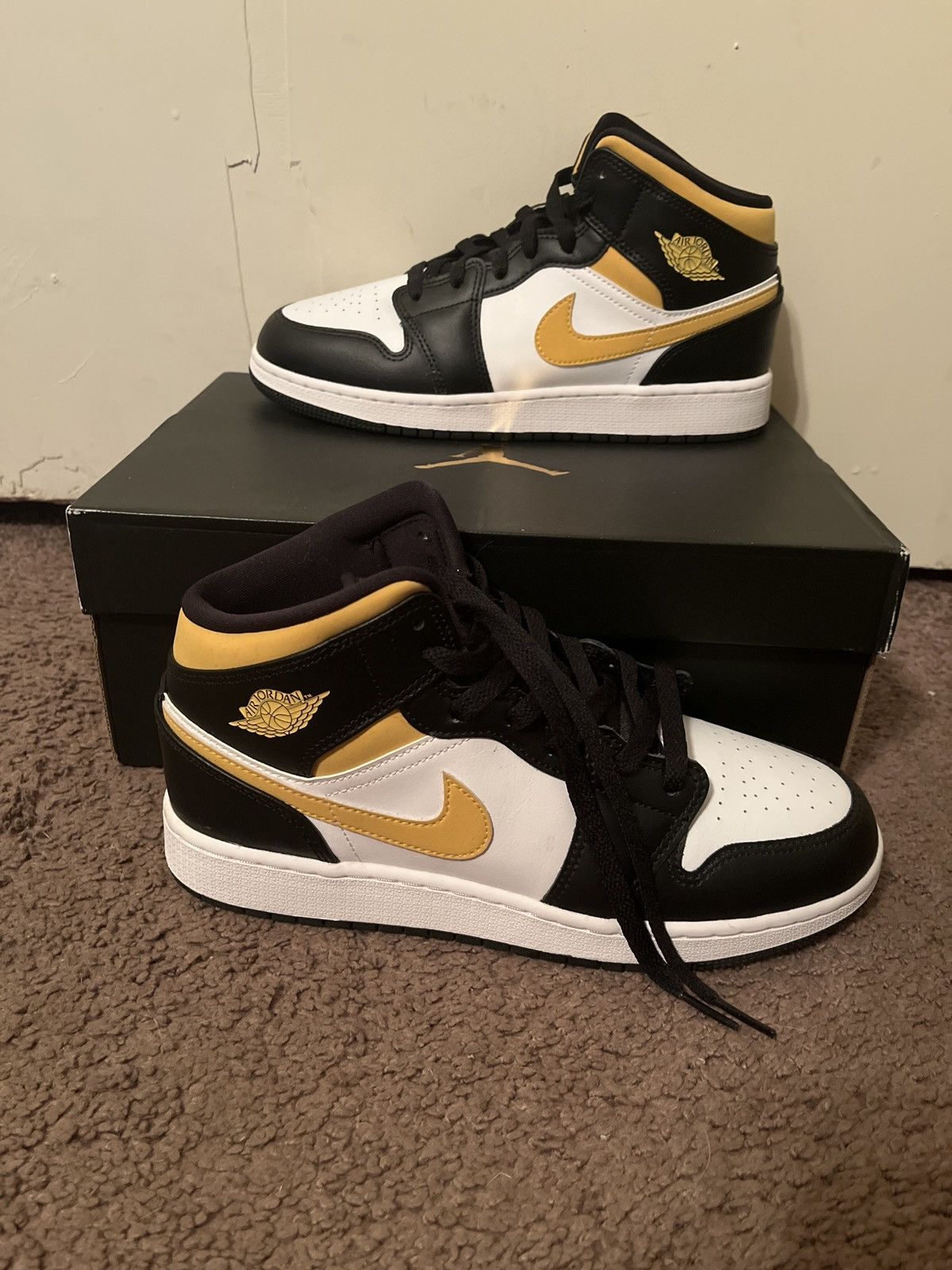 Jordan Brand × Nike Jordan 1 mid ‘pollen’ Size US 7 / EU 40 - 2 Thumbnail