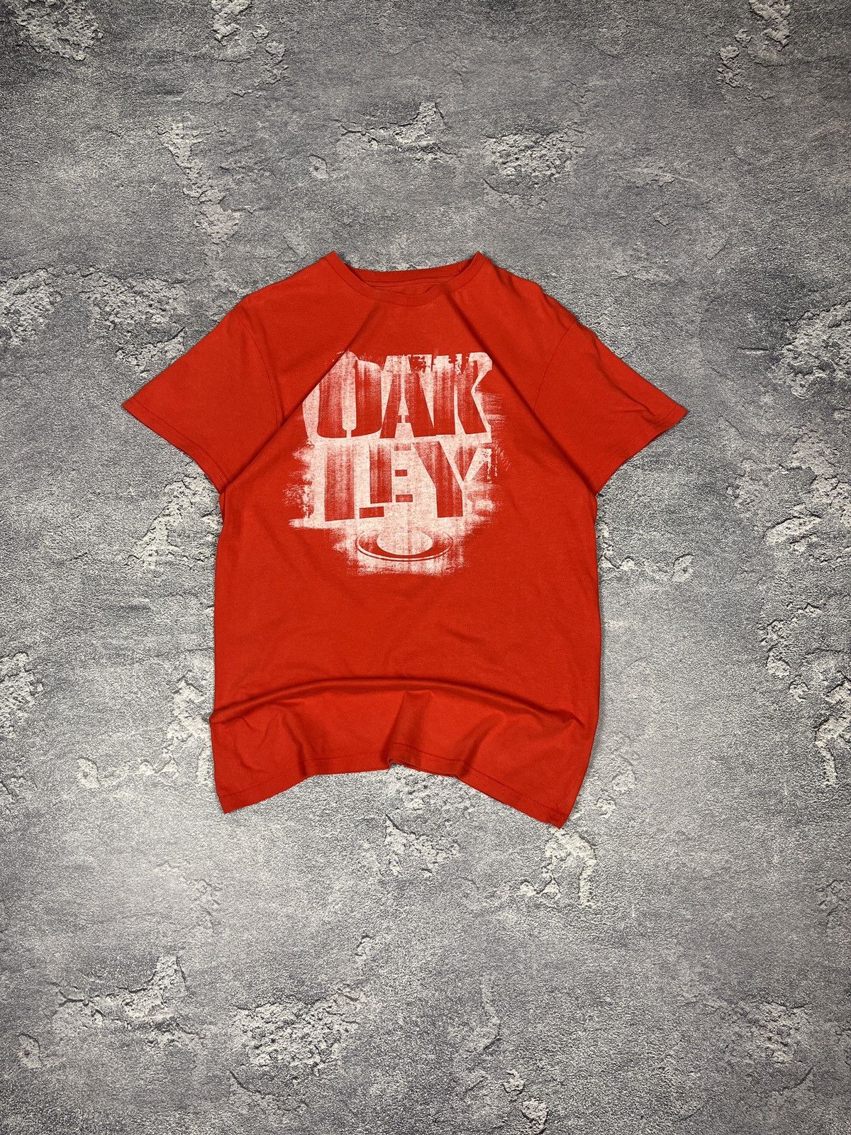 Vintage Vintage Oakley Tee 2000s Big Logo Gorpcore Y2K Size US XL / EU 56 / 4 - 1 Thumbnail
