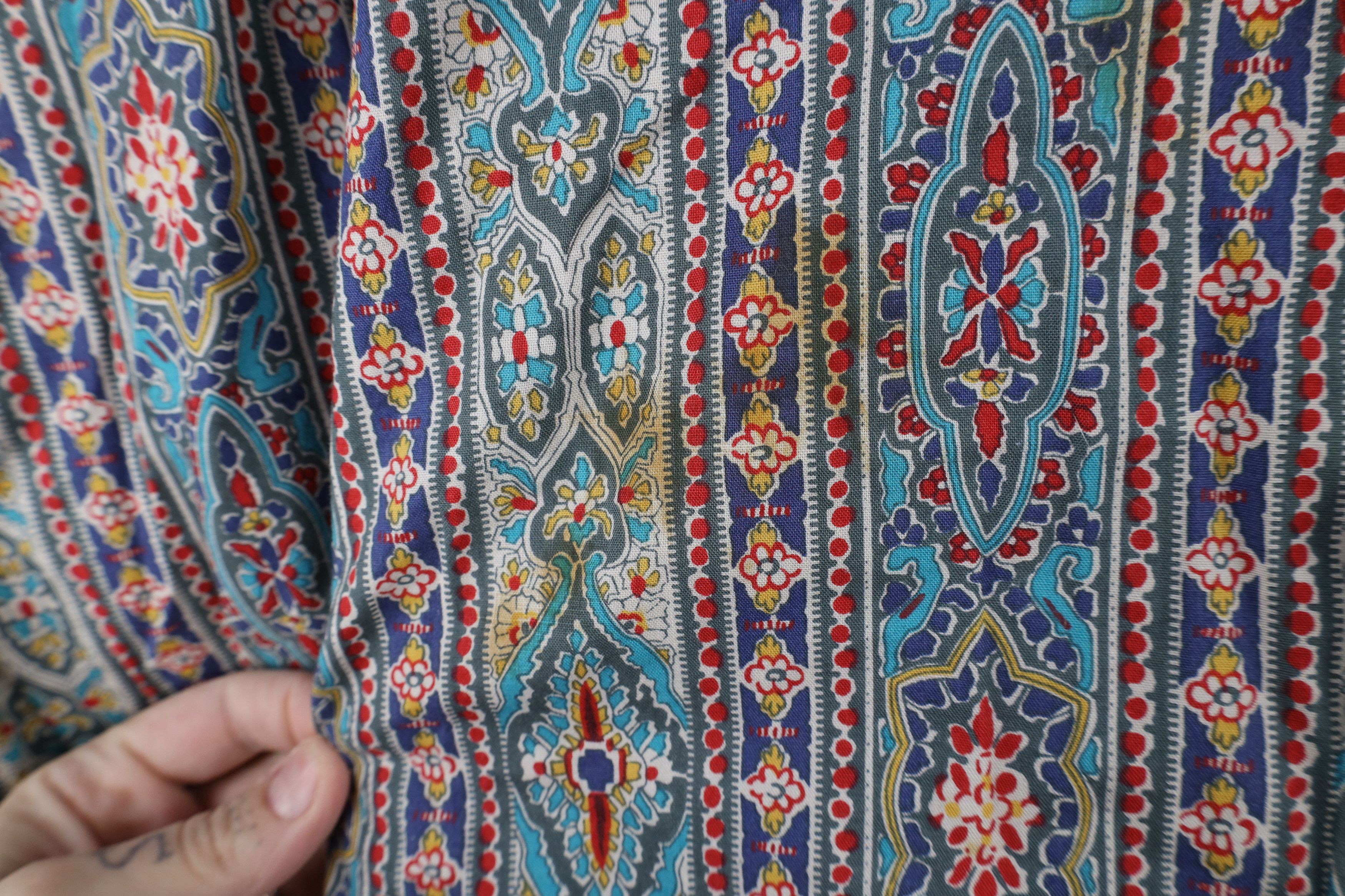 Vintage Vintage 90s Streetwear Tapestry Collared Button Shirt Size US XL / EU 56 / 4 - 4 Thumbnail