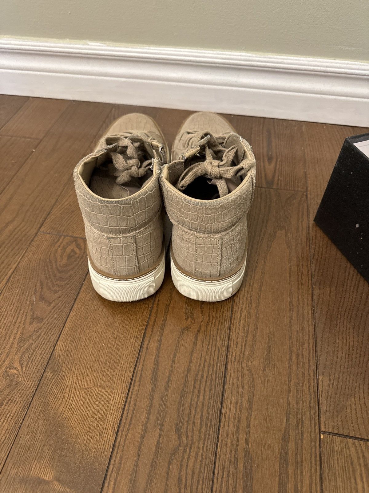 Saks Fifth Avenue Saks Fifth Ave suede hi tops Size US 9.5 / EU 42-43 - 3 Thumbnail