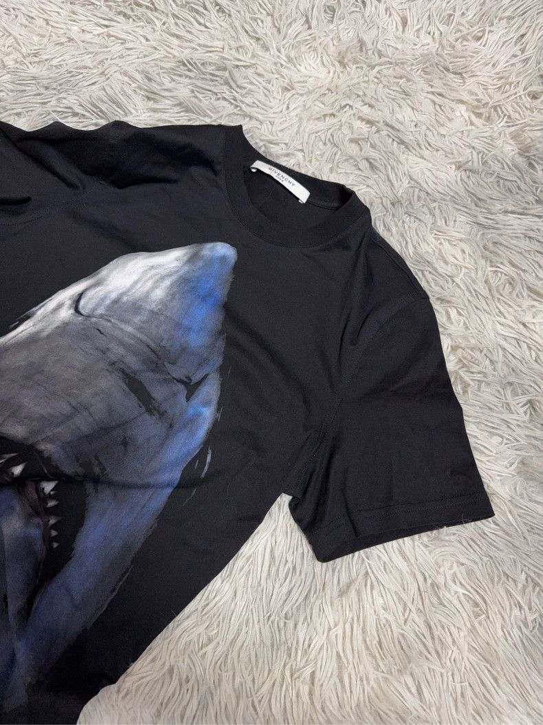 Givenchy Givenchy Black Shark Printed Short Sleeve Size US XS / EU 42 / 0 - 5 Thumbnail