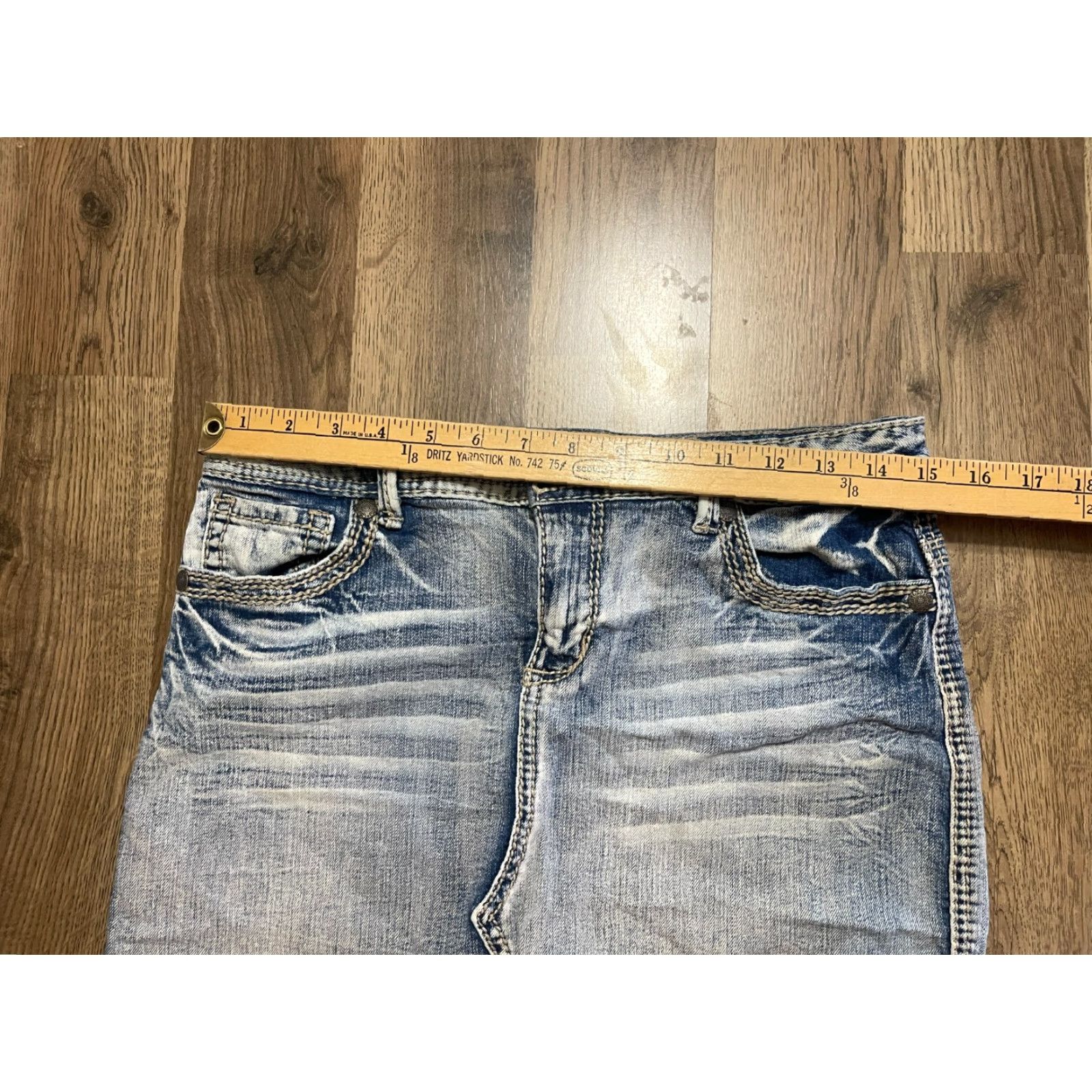 Vintage **Maurices Women's Size 7 Regular Mini Denim Skirt with Frayed Hem** User: Maurices Women's Size 7 Regular Mini Denim Skirt with Frayed Hem Size 28" / US 6 / IT 42 - 6 Thumbnail