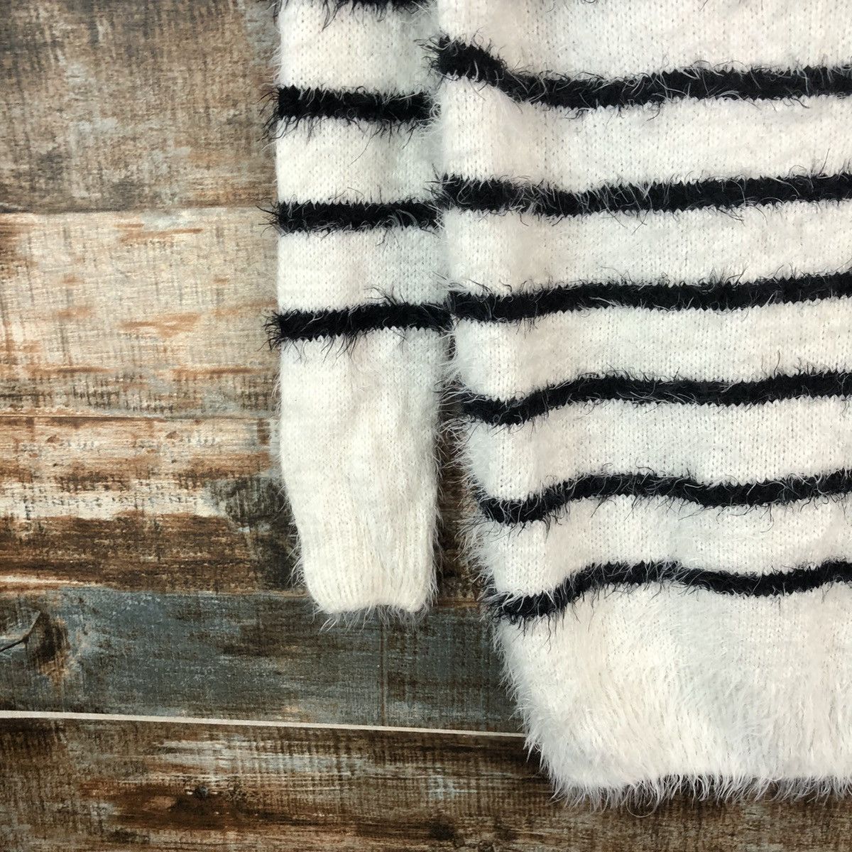 Homespun Knitwear × Japanese Brand × OVER THE STRiPES DLL Latina Stripe White fur shaggy mohair Knitwear #C057 Size M / US 6-8 / IT 42-44 - 7 Thumbnail