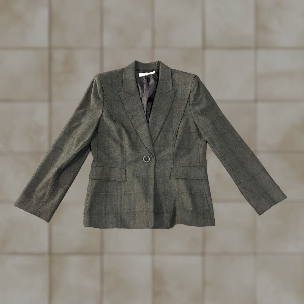 Vintage Tahari Blazer Womens 12P Gray Plaid Wool Blazer Jacket Business Slim Long Sleeve Button Vintage? No. Size XL / US 12-14 / IT 48-50 - 1 Thumbnail