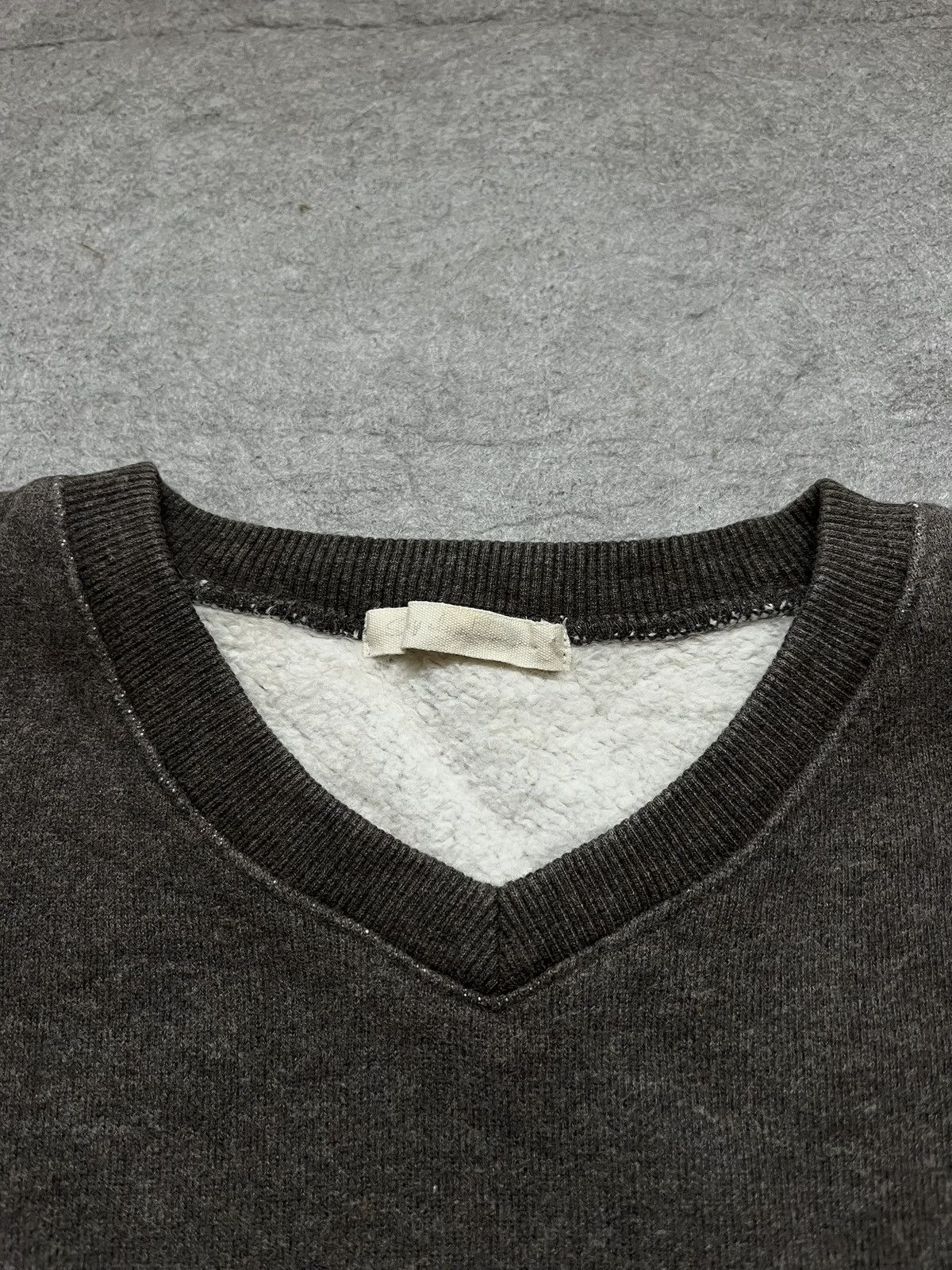Japanese Brand Newspaper Graphic V-Neck Sweatshirt Size US M / EU 48-50 / 2 - 6 Thumbnail