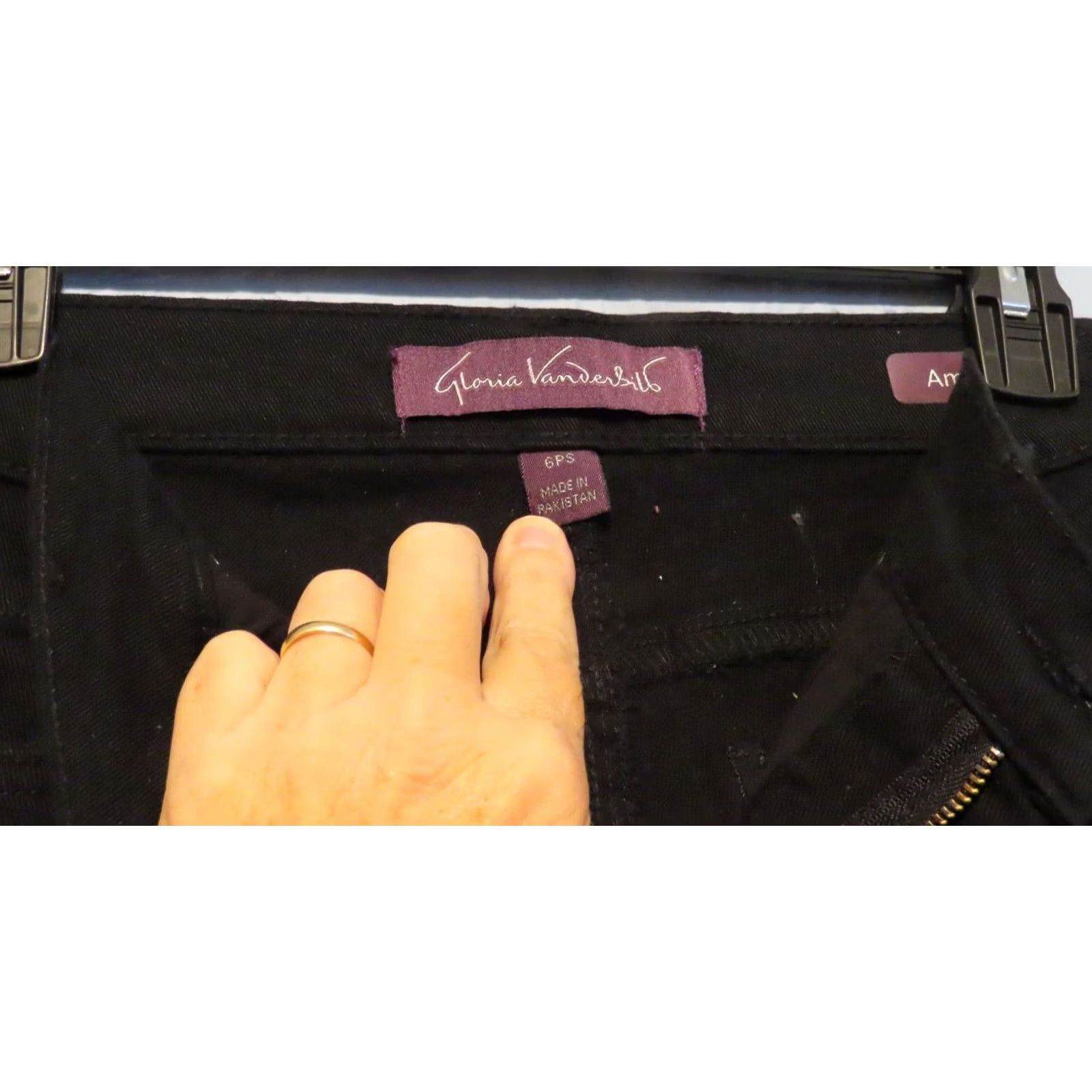 Gloria Vanderbilt Gloria Vanderbilt Amanda Jeans Women's Black Straight Denim Pants Regular Fit 26x25 5-Pocket Shaping Stretch Logo Pocket Details Size 28" / US 6 / IT 42 - 6 Thumbnail
