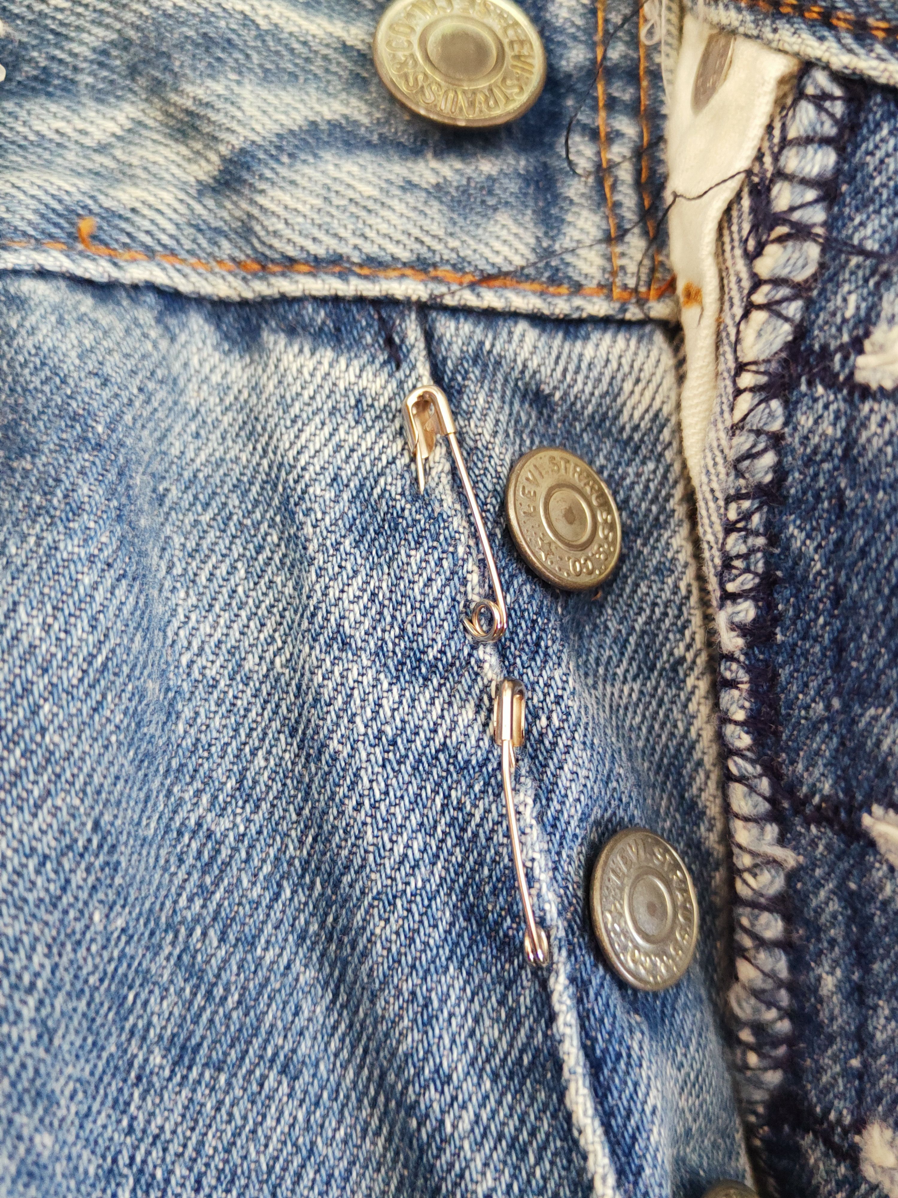 Japanese Brand Levi's Blue Distressed Ripped denim Jeans #W803 Size US 26 / EU 42 - 16 Thumbnail