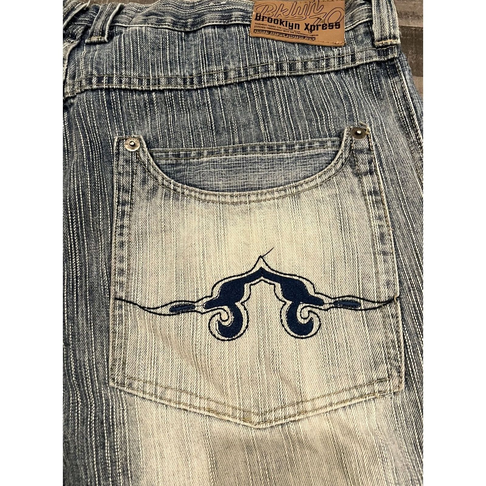 Express VINTAGE Brooklyn Xpress Light Wash Shorts Jorts 40 Men Regular 40 Inseam 13 Grunge Hip Hop 90s Workwear Casual Travel Size US 40 / EU 56 - 3 Thumbnail