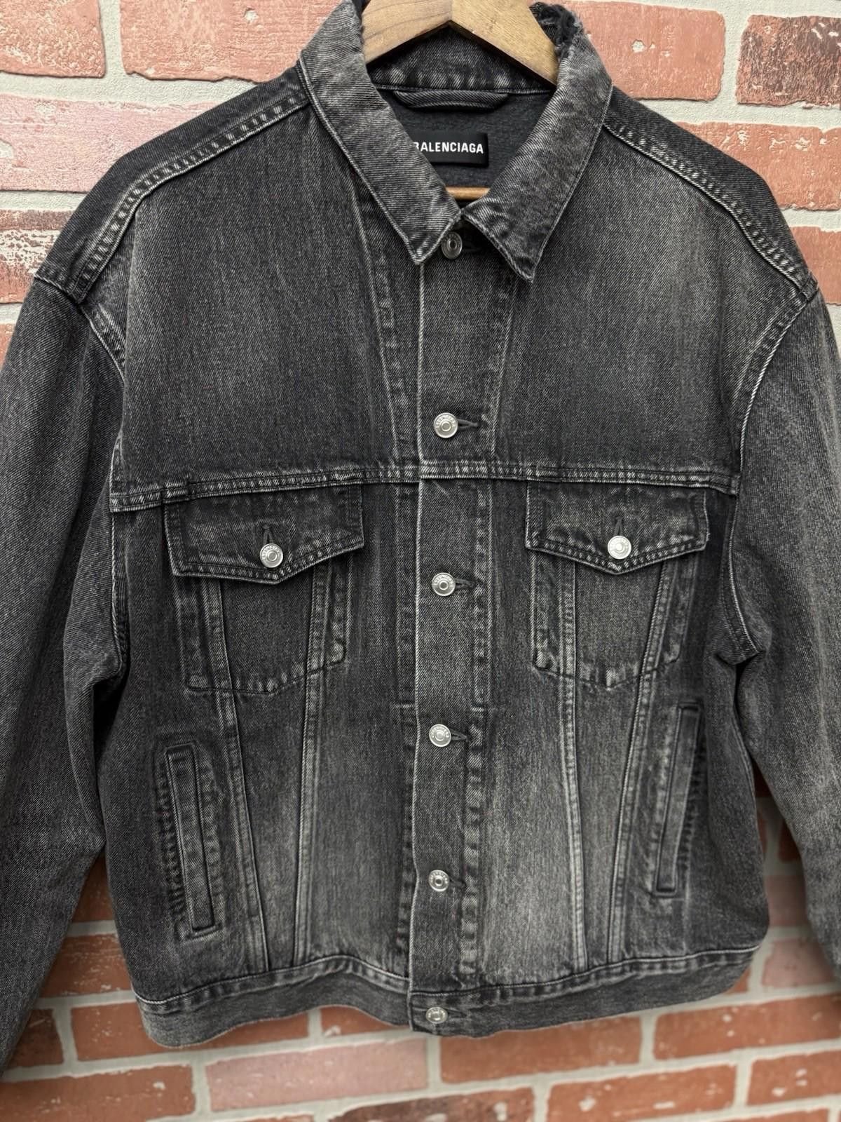 Balenciaga Balenciaga Black/Red Logo Denim Jean Jacket $1400 Size (50) Size US M / EU 48-50 / 2 - 10 Thumbnail