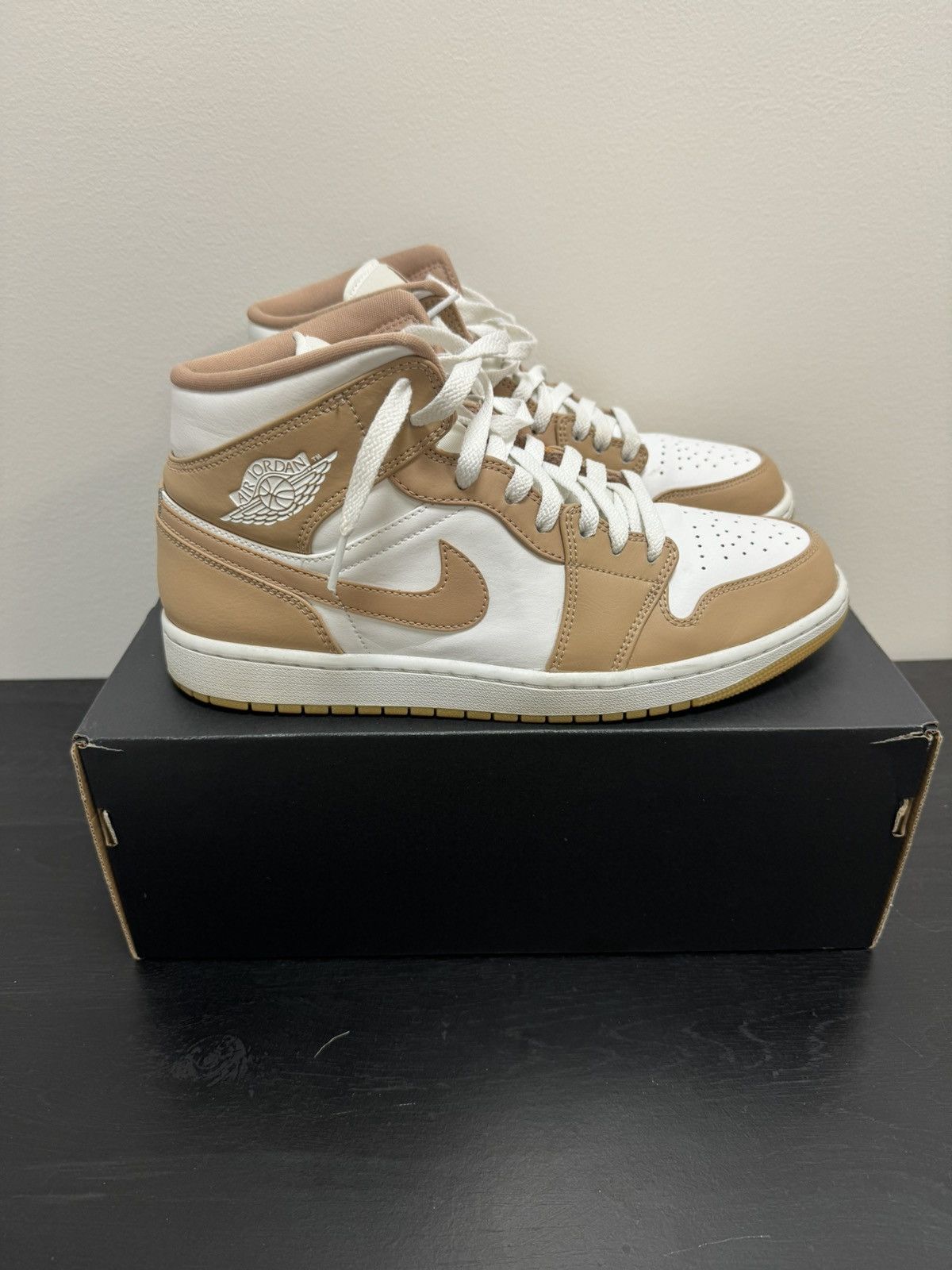 Nike Shoes Air Jordan 1 Mid Retro “Hemp/Tan Gum” 2024 Air Jordan 4 Cozy Girl Hemp : un nounours pour vos pieds main image 4