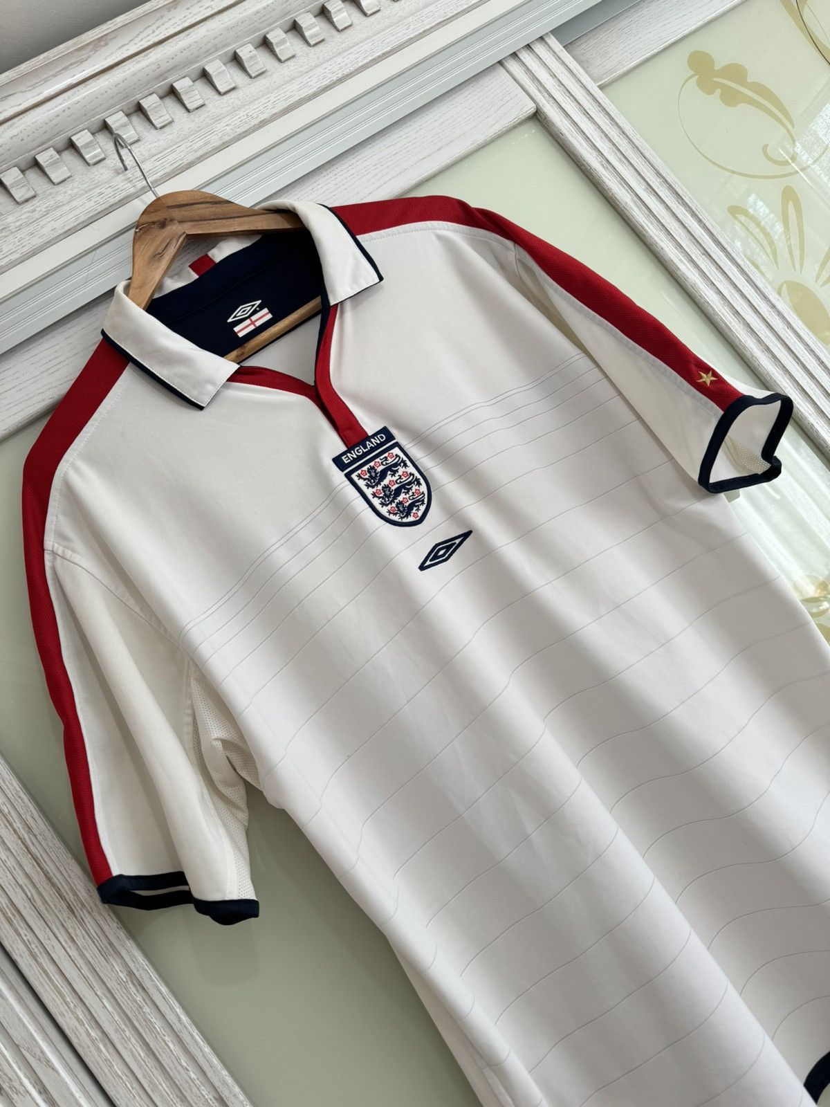 Umbro × Vintage Vintage England 2004-2005 Home Soccer Jersey Football Kit Size US L / EU 52-54 / 3 - 6 Thumbnail