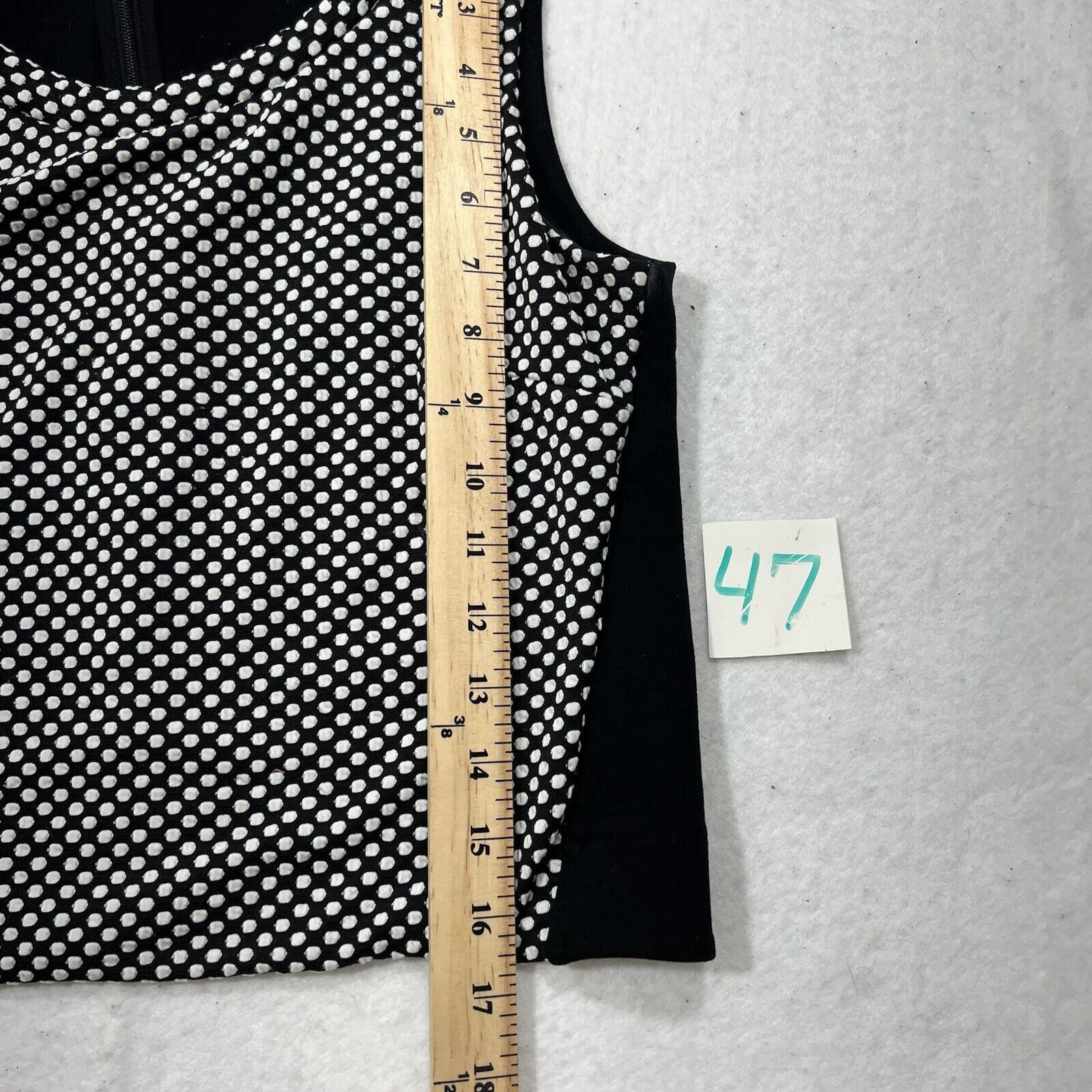 Banana Republic Banana Republic Sleeveless Polka Dot Zip Up Crop Top Size XS / US 0-2 / IT 36-38 - 7 Thumbnail