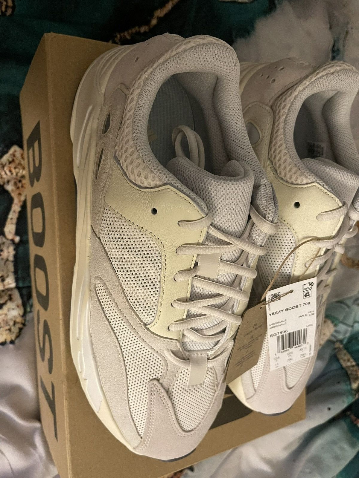 Yeezy Yeezy 700 Analog 2023 Size US 11 / EU 44 - 2 Thumbnail
