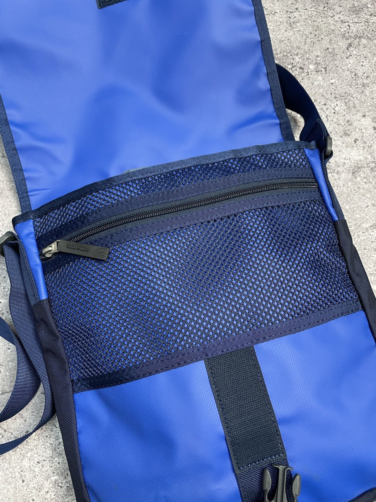 The North Face × Vintage Vintage The North Face Messenger Bag Y2K Sling Bag Drill Size ONE SIZE - 3 Thumbnail