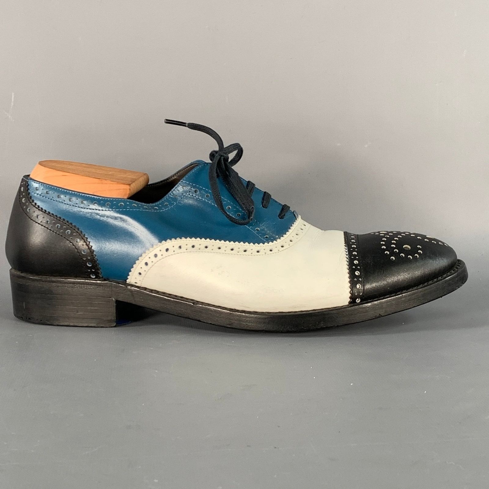 Robert Clergerie 9 Black White Blue Leather Perforated Spectator Lace-Up Size US 9 / EU 42 - 2 Thumbnail