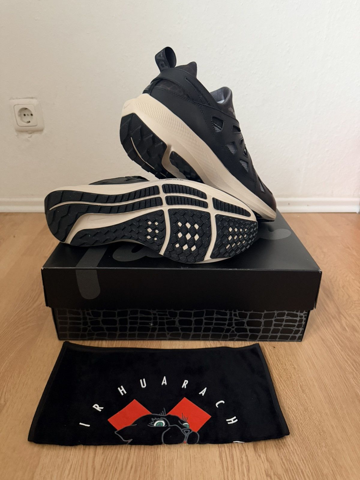 Nike Patta x Nike Air Huarache 20Y24 — FJ4201-001 Size13 (EU47.5) Size US 13 / EU 46 - 10 Thumbnail