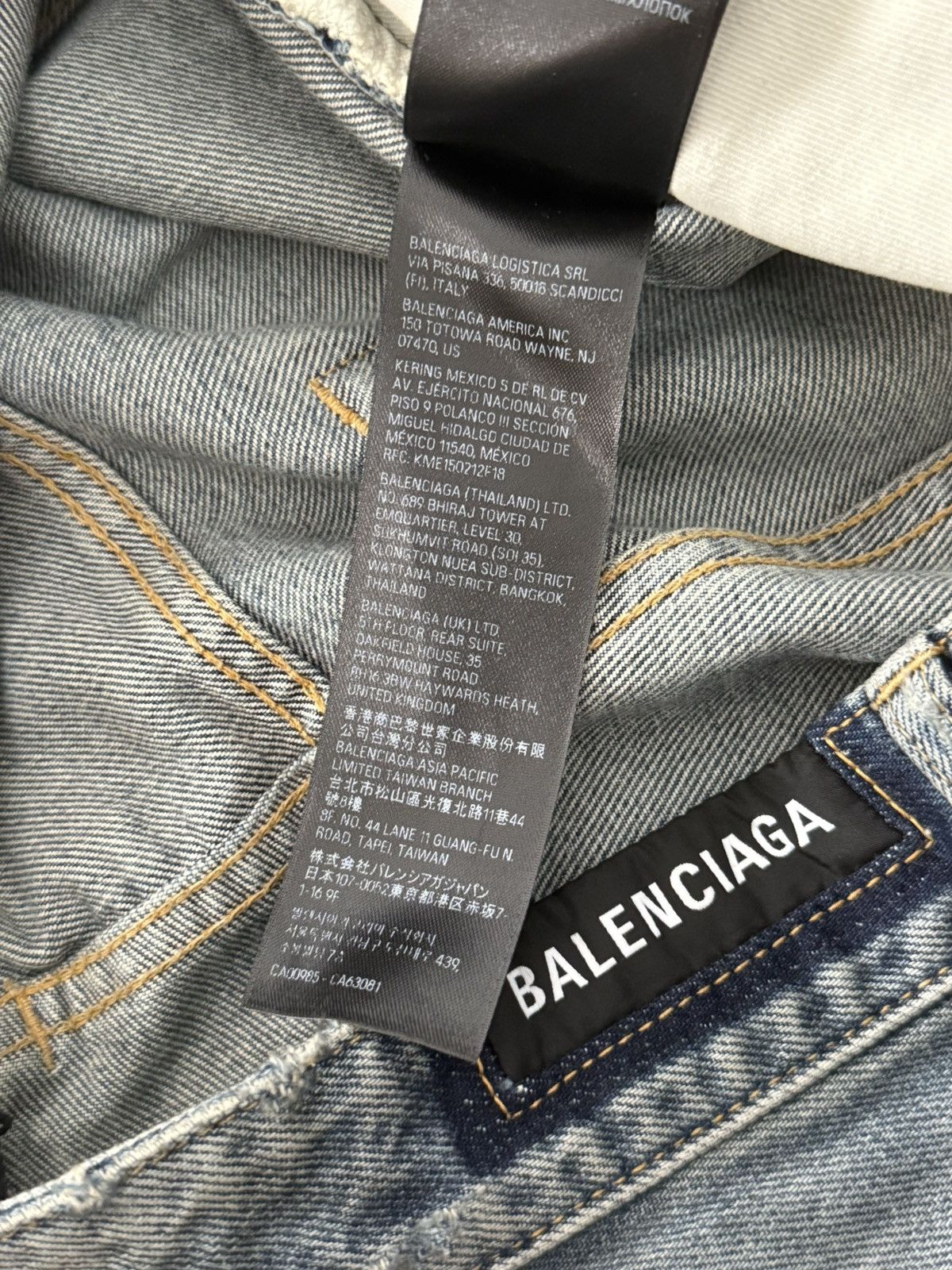 Balenciaga Balenciaga Distressed Mud Show Denim Sz.L Size US 36 / EU 52 - 19 Thumbnail