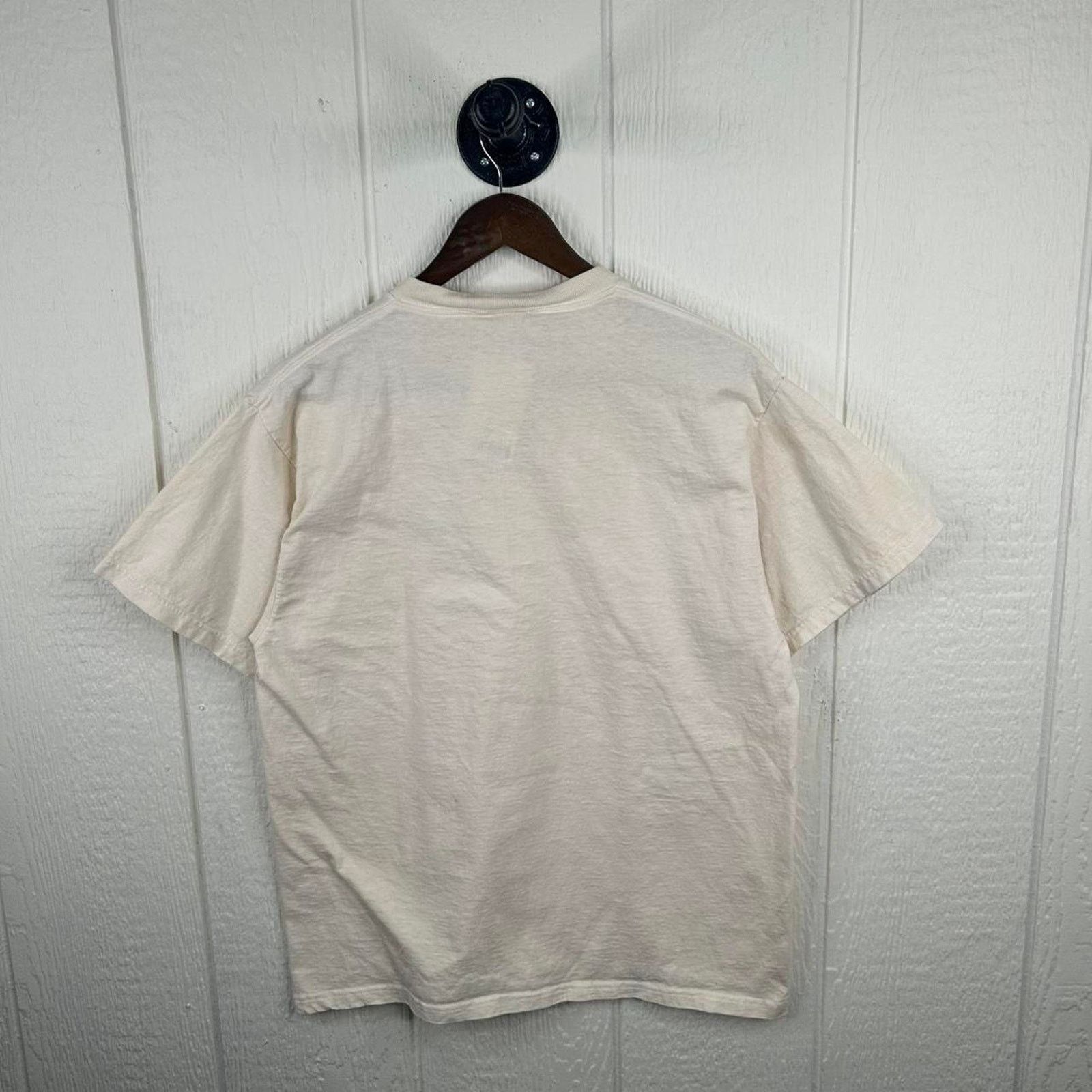 Nike Vintage 90’s Cream Nike Streetwear Graphic Tee Size Medium Size US M / EU 48-50 / 2 - 2 Thumbnail
