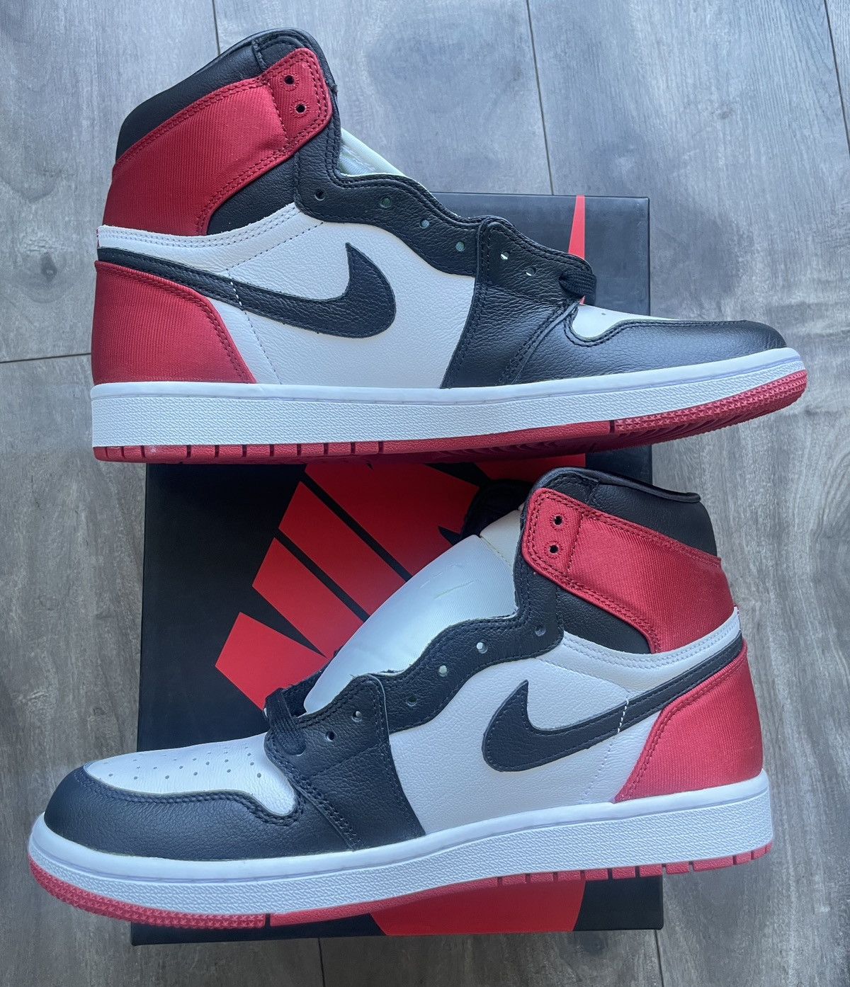 Jordan Brand × Nike New Nike Jordan 1 Retro Hi OG WMNS Satin Black Toe sneaker Size US 11 / IT 41 - 3 Thumbnail
