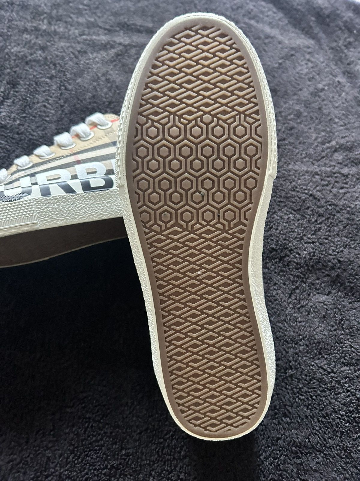 Burberry Burberry Logo Check Pattern Canvas Sneakers. Women’s Size US 7.5 / IT 37.5 - 8 Thumbnail