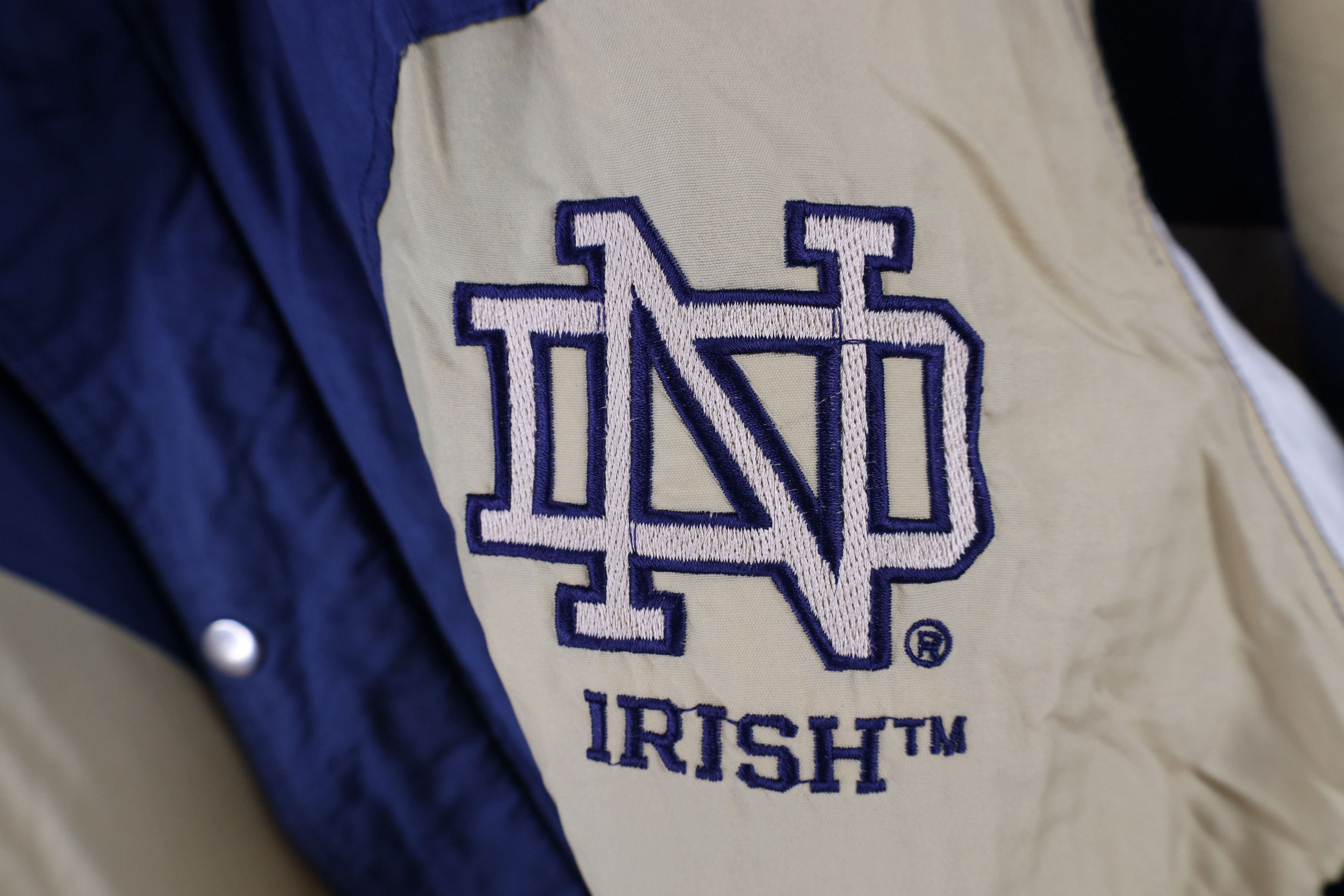 Vintage Vintage 90s Notre Dame University Hooded Puffer Jacket Size US L / EU 52-54 / 3 - 7 Thumbnail