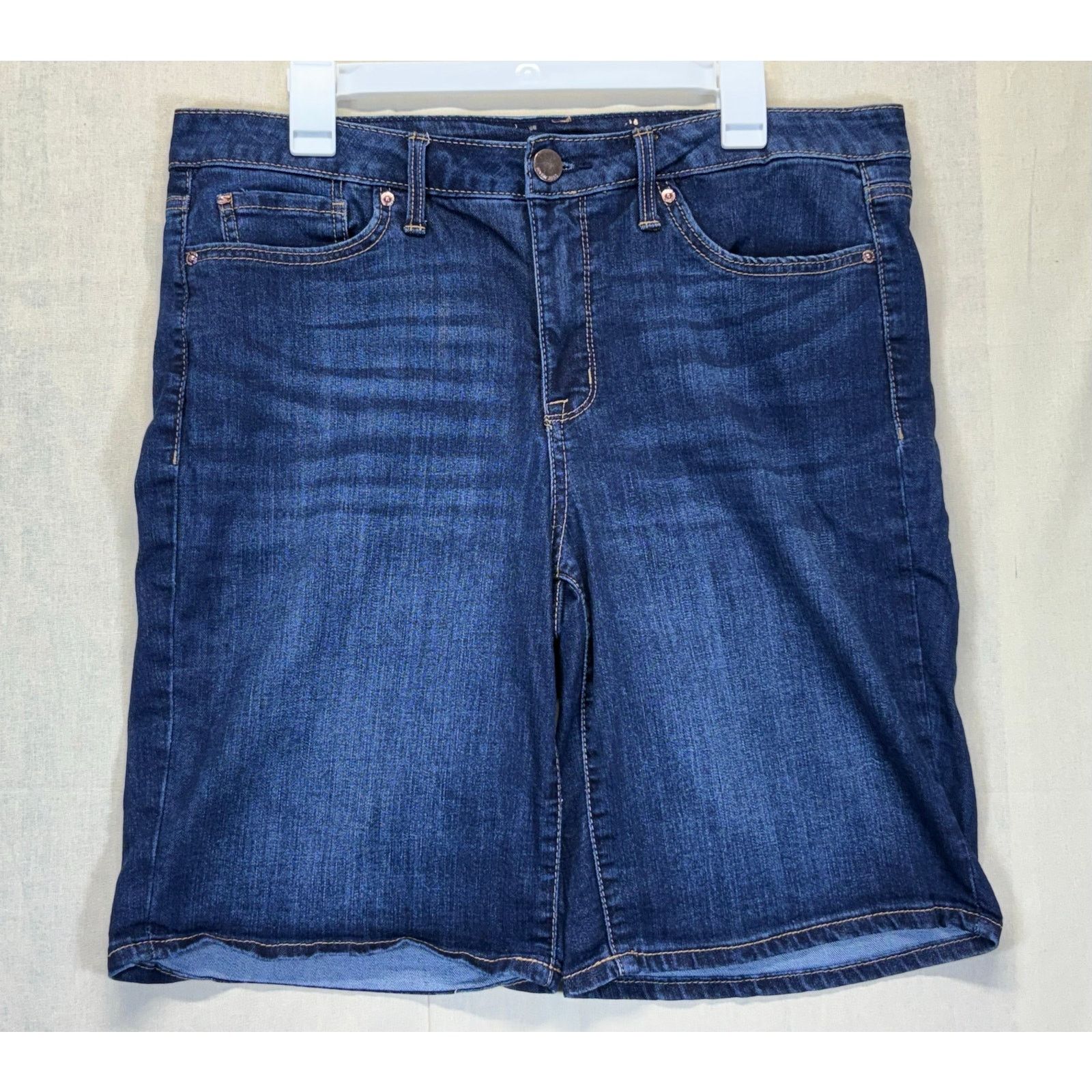 7 For All Mankind 7 For All Mankind Denim Shorts dark wash size 14 Size 36" / US 14 / IT 50 - 1 Thumbnail