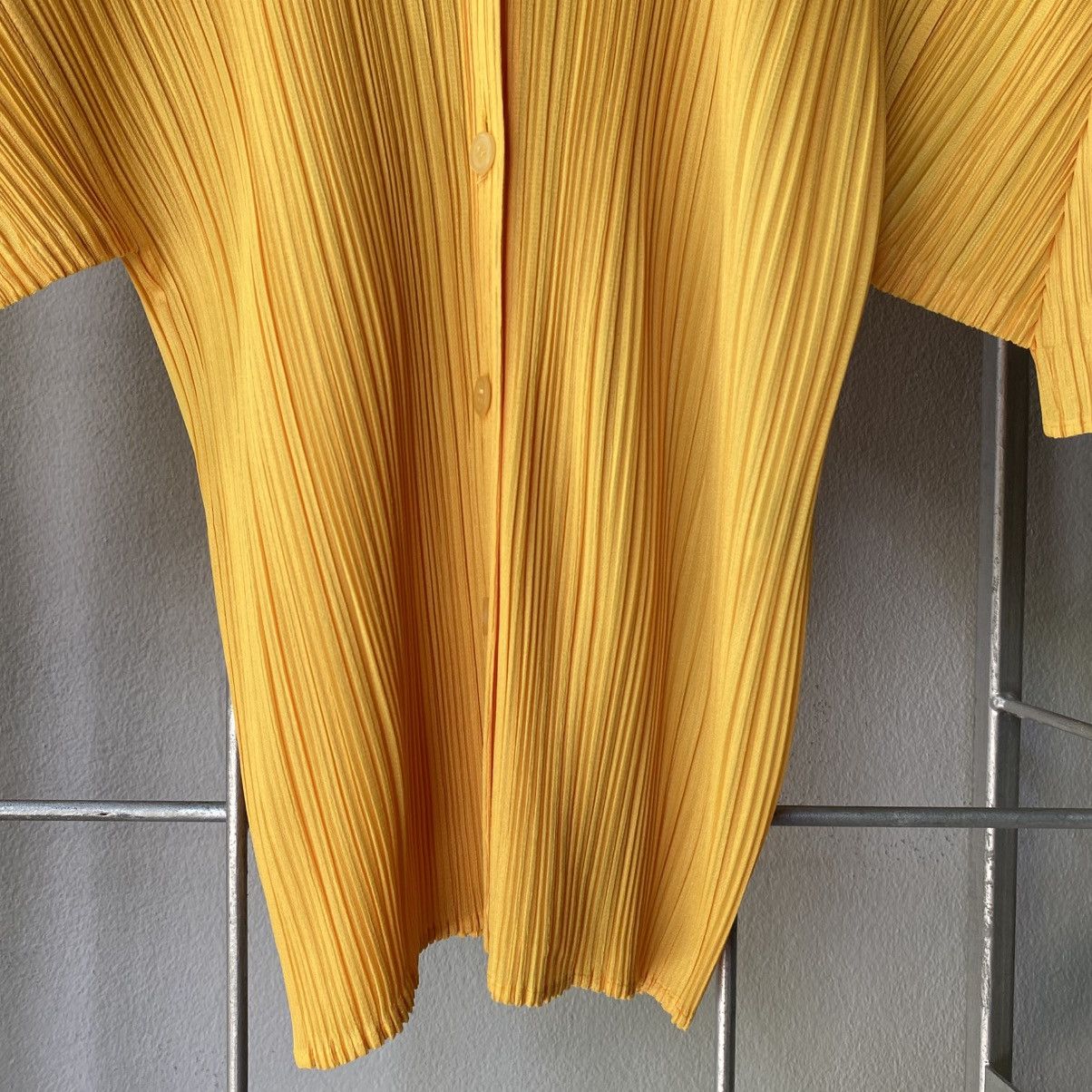 Pleats Please Issey Miyake Pleats Please Issey Miyake Sunshine Pleated Yellow Shirt Size M / US 6-8 / IT 42-44 - 9 Thumbnail