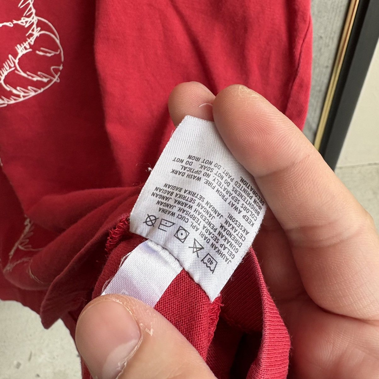 Kaws KAWS SS2016 Red Edition (DDP / No Import Fees) Size US M / EU 48-50 / 2 - 4 Thumbnail