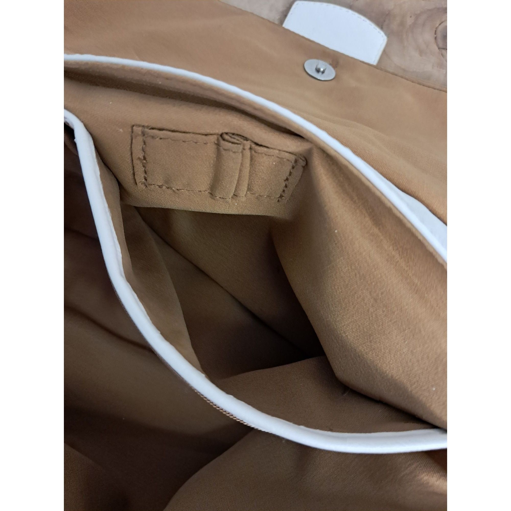Other Liz Claiborne White Faux Leather Shoulder Bag Size ONE SIZE - 10 Thumbnail