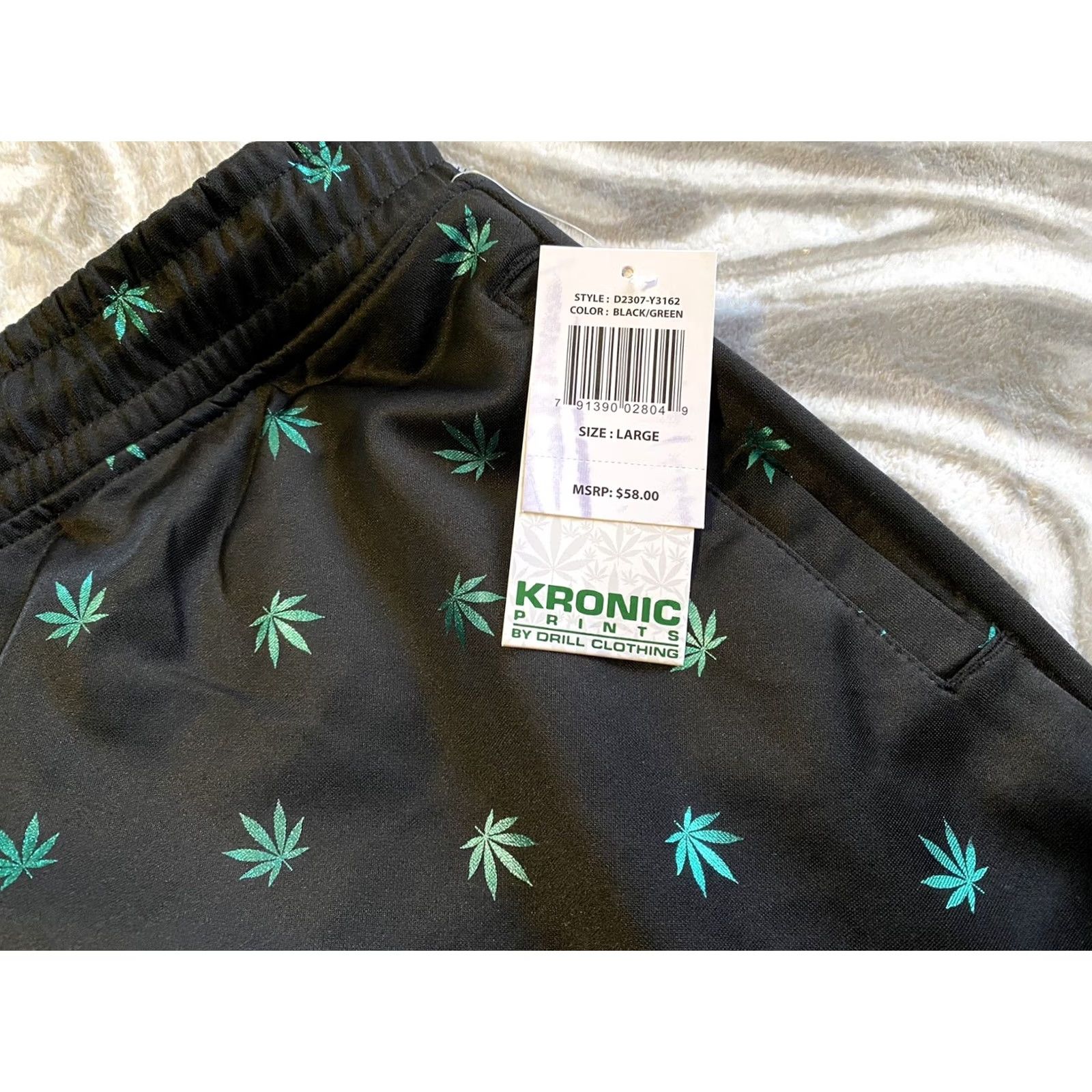 Vintage Drill Clothing Men Bottom Shorts L Black/Green Kronic Prints 420 Ganja Paisley Pockets Size US 33 - 3 Thumbnail