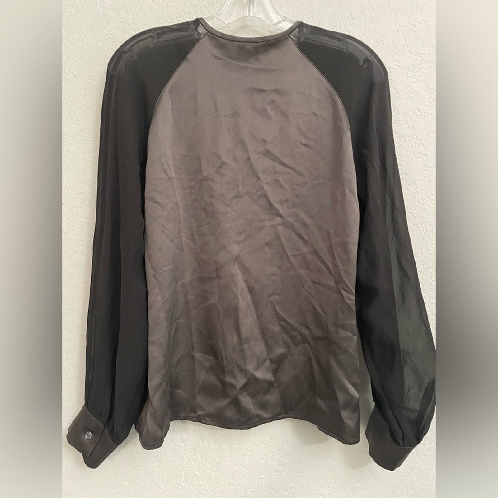 Armani Collezioni Armani Collezioni Raglan Sleeve Greige Button Blouse Size 6 Size M / US 6-8 / IT 42-44 - 4 Thumbnail