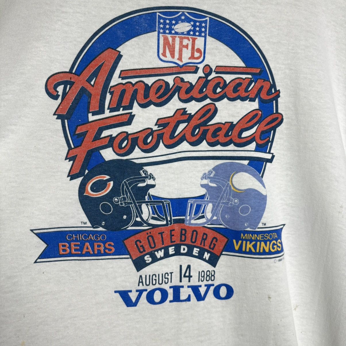 NFL × Vintage Vintage 80s NFL Bears Vs Vikings Volvo T-Shirt Size US XL / EU 56 / 4 - 4 Thumbnail
