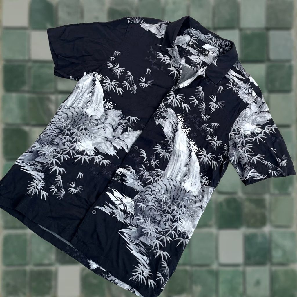 Allsaints AllSaints Java Camp Shirt Men M Black White Hawaiian Floral Short Sleeve Button-Up Collar Spread Casual Workwear 90s Theme Mens Size US M / EU 48-50 / 2 - 1 Thumbnail