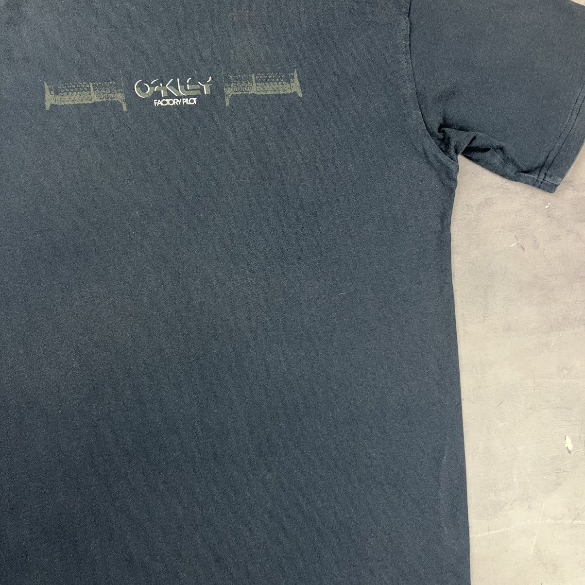 Oakley Rare! Oakley Factory Pilot Knife Logo Tee Big 00s Size US M / EU 48-50 / 2 - 11 Thumbnail