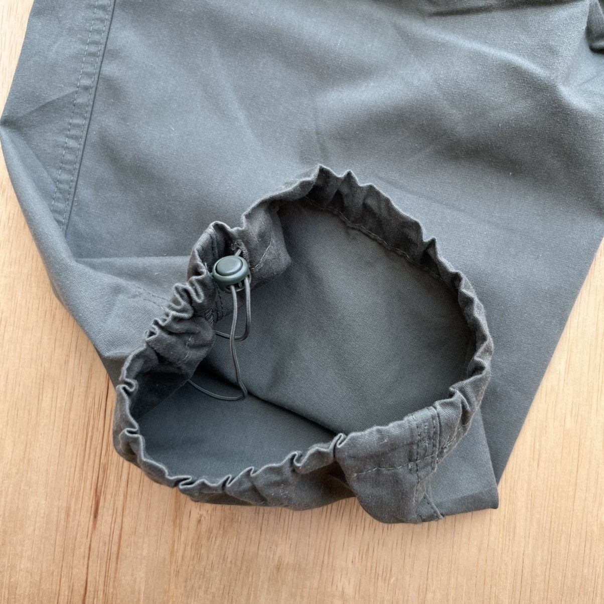 Undercover GU x UNDERCOVER OLIVE GREEN CARGO LONG SHORT BALLON PANTS Size US 31 - 3 Thumbnail