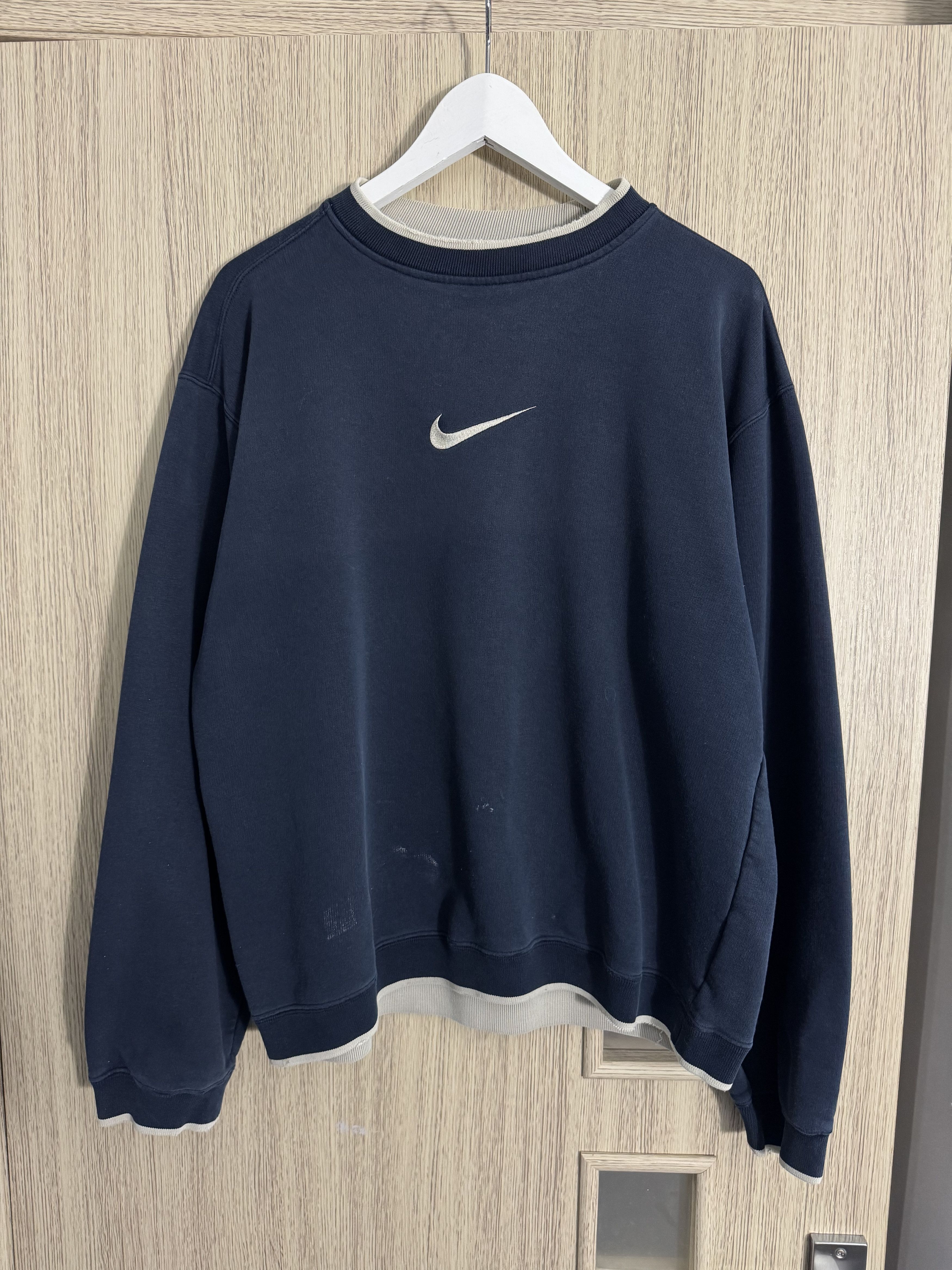 Nike Vintage Nike Sweatshirt Boxed Fit Swoosh Logo Rare 90s Sport Size US L / EU 52-54 / 3 - 1 Thumbnail