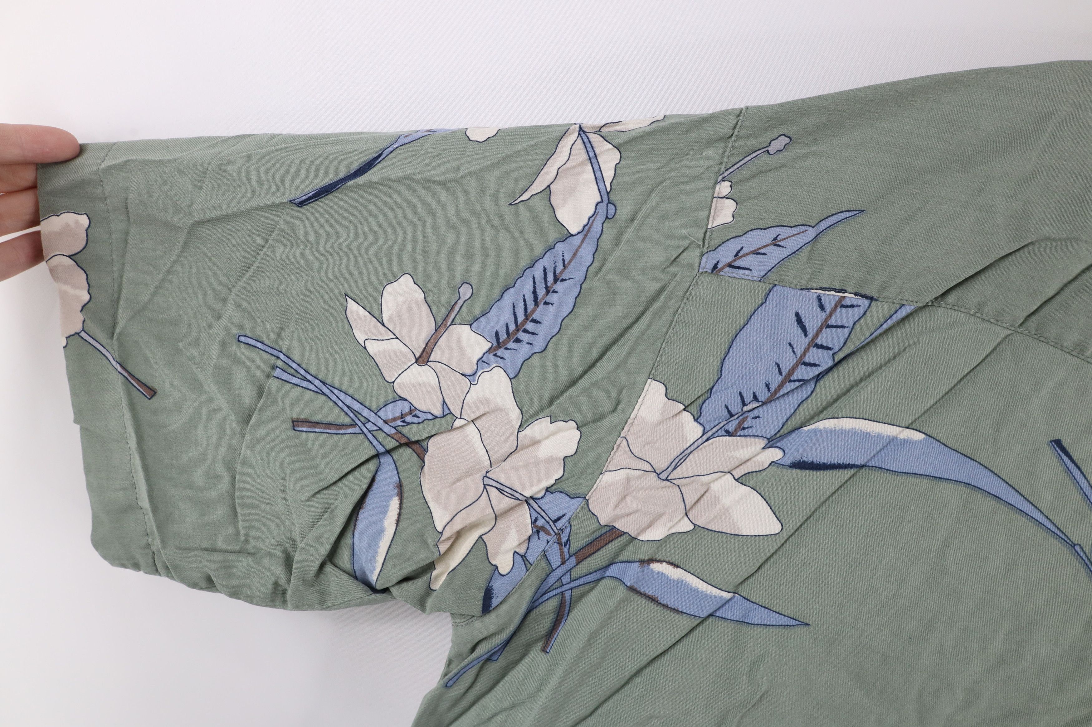 Vintage Vintage 90s Streetwear Silk Flower Hawaiian Button Shirt Size US L / EU 52-54 / 3 - 9 Thumbnail