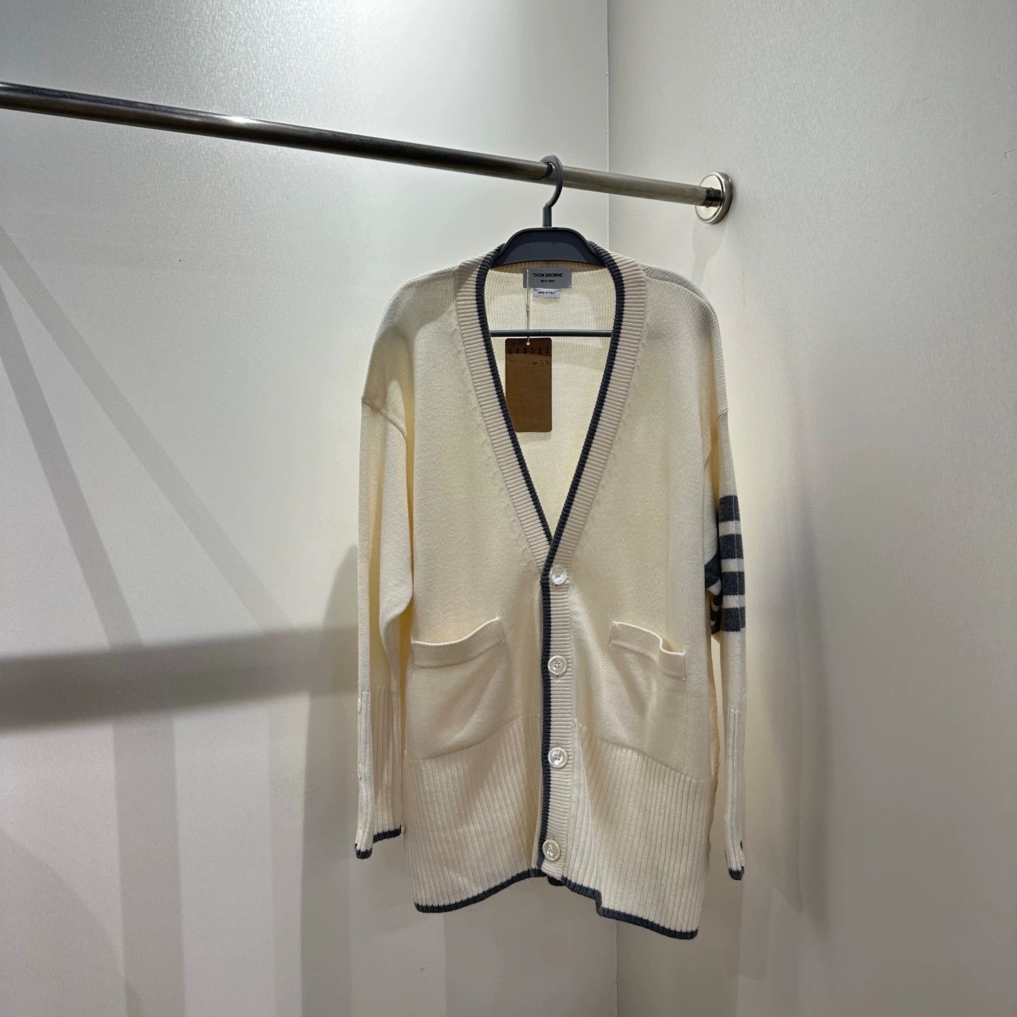 Thom Browne ThomBrowne 4-Bar Ivory Wool Cardigan Size 2 Size XS / US 0-2 / IT 36-38 - 1 Thumbnail