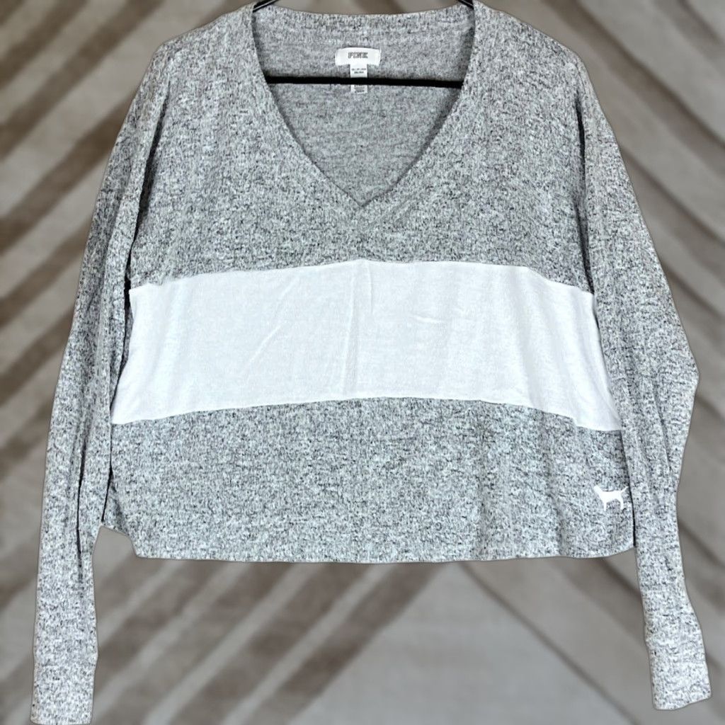 Vintage PINK Womens Sweater Heathered Gray White Long Sleeve V Neck Relaxed Cropped XS Shirt Adult XS Gray V-Neck Pullover Casual Preppy Lounge Womens Size XS / US 0-2 / IT 36-38 - 1 Thumbnail